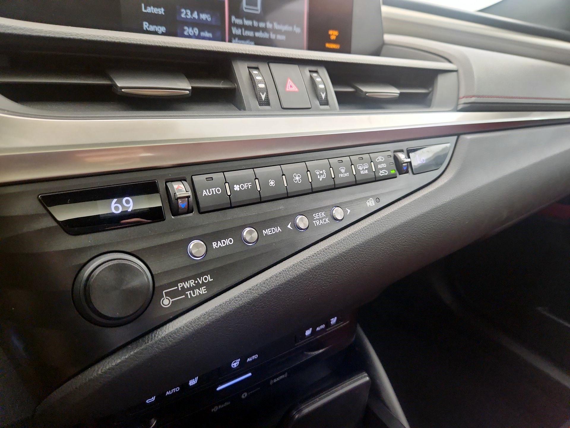 Thumbnail: 2020 Lexus ES - 14