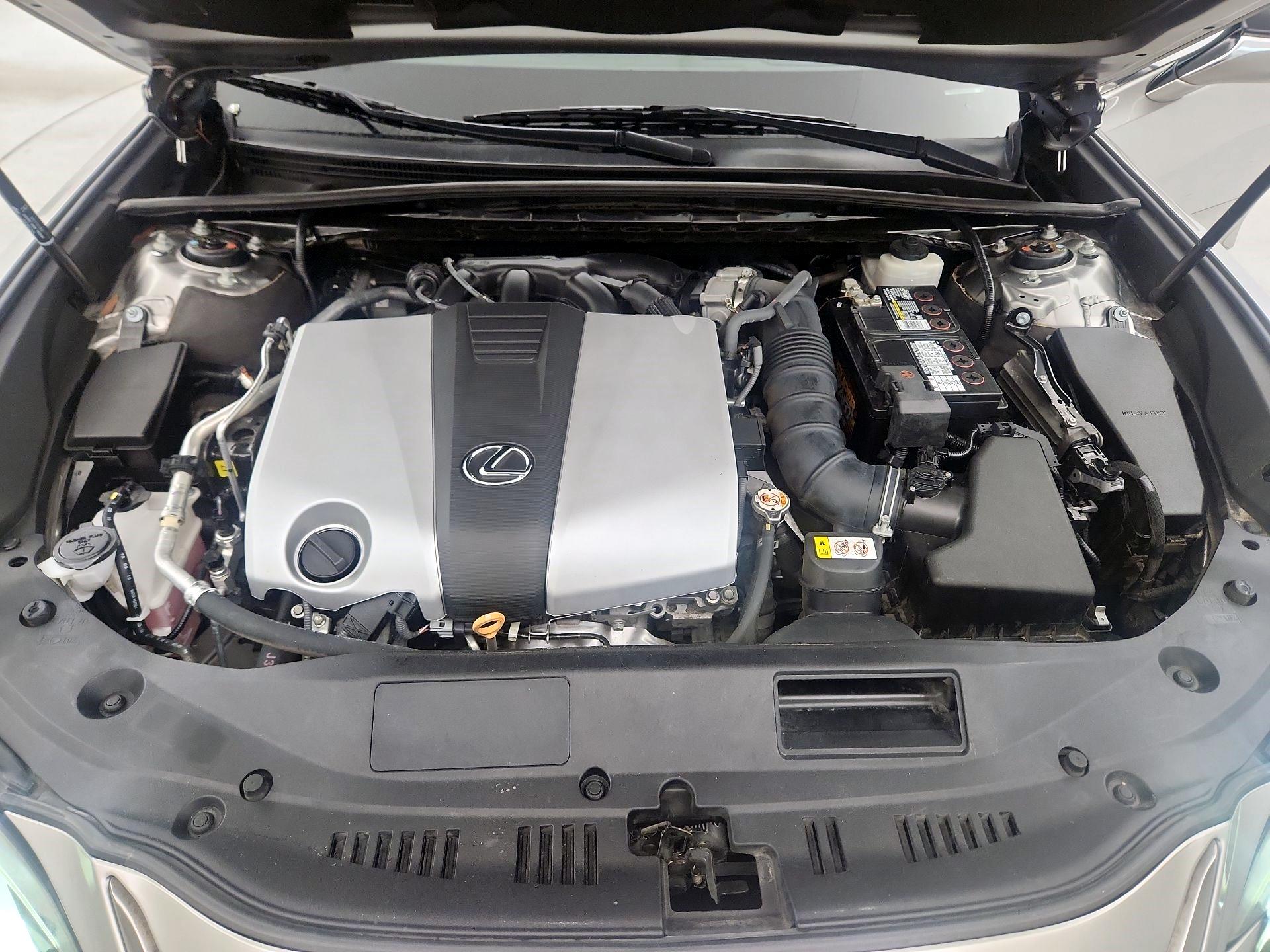 Thumbnail: 2020 Lexus ES - 19