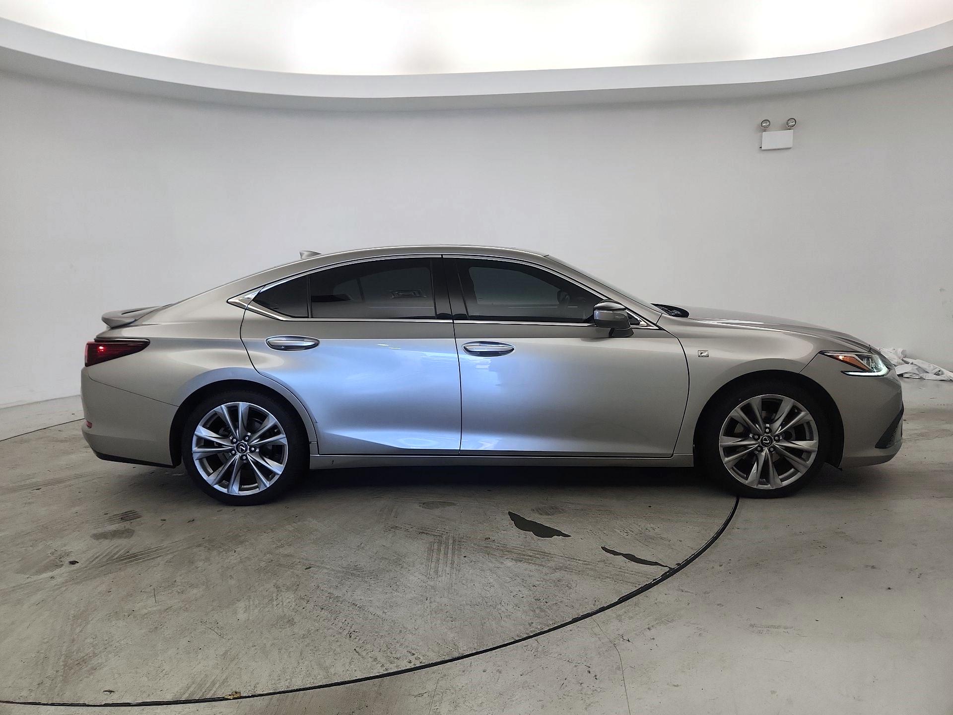 Thumbnail: 2020 Lexus ES - 4