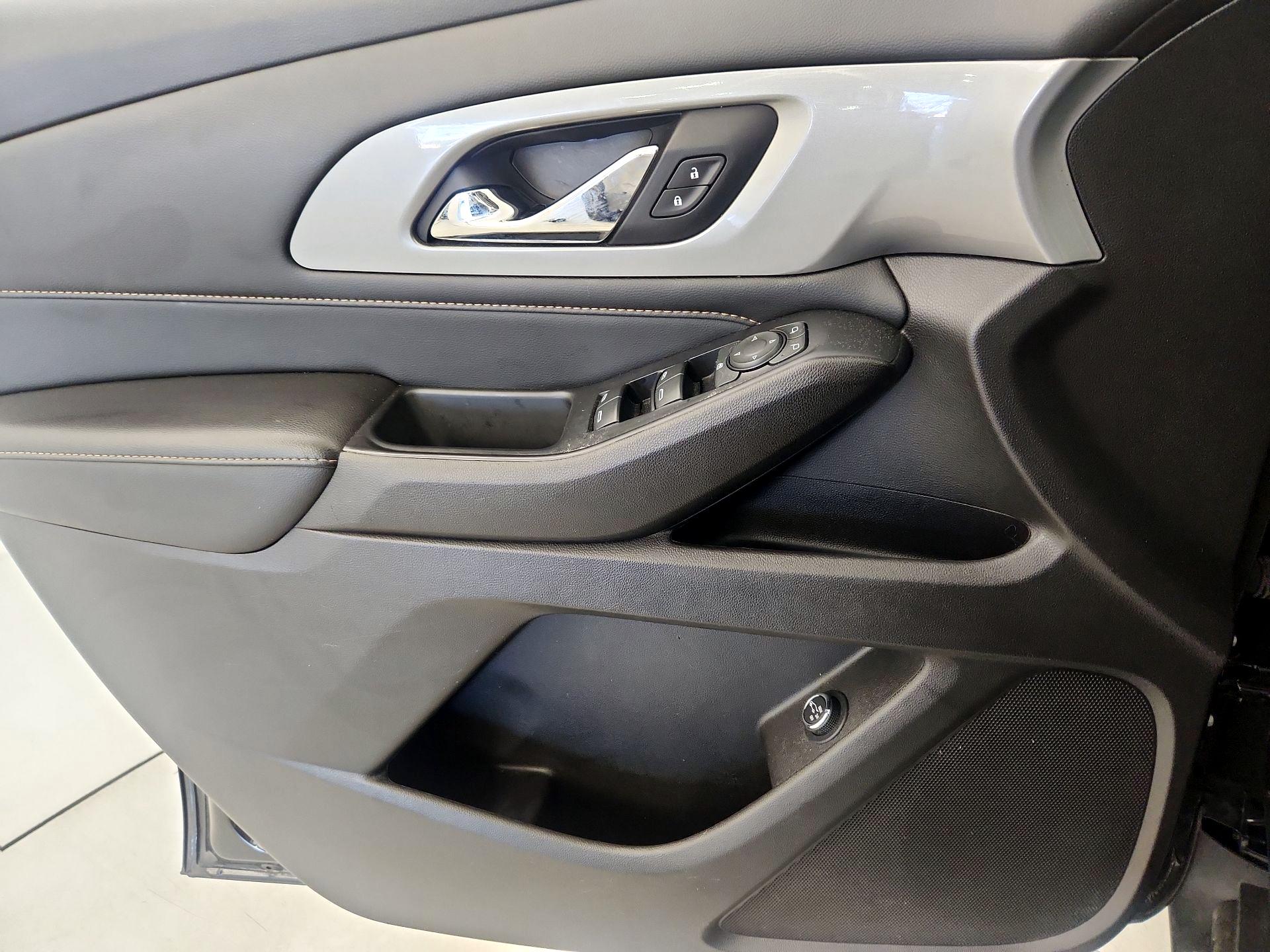 Thumbnail: 2021 Chevrolet Traverse - 12