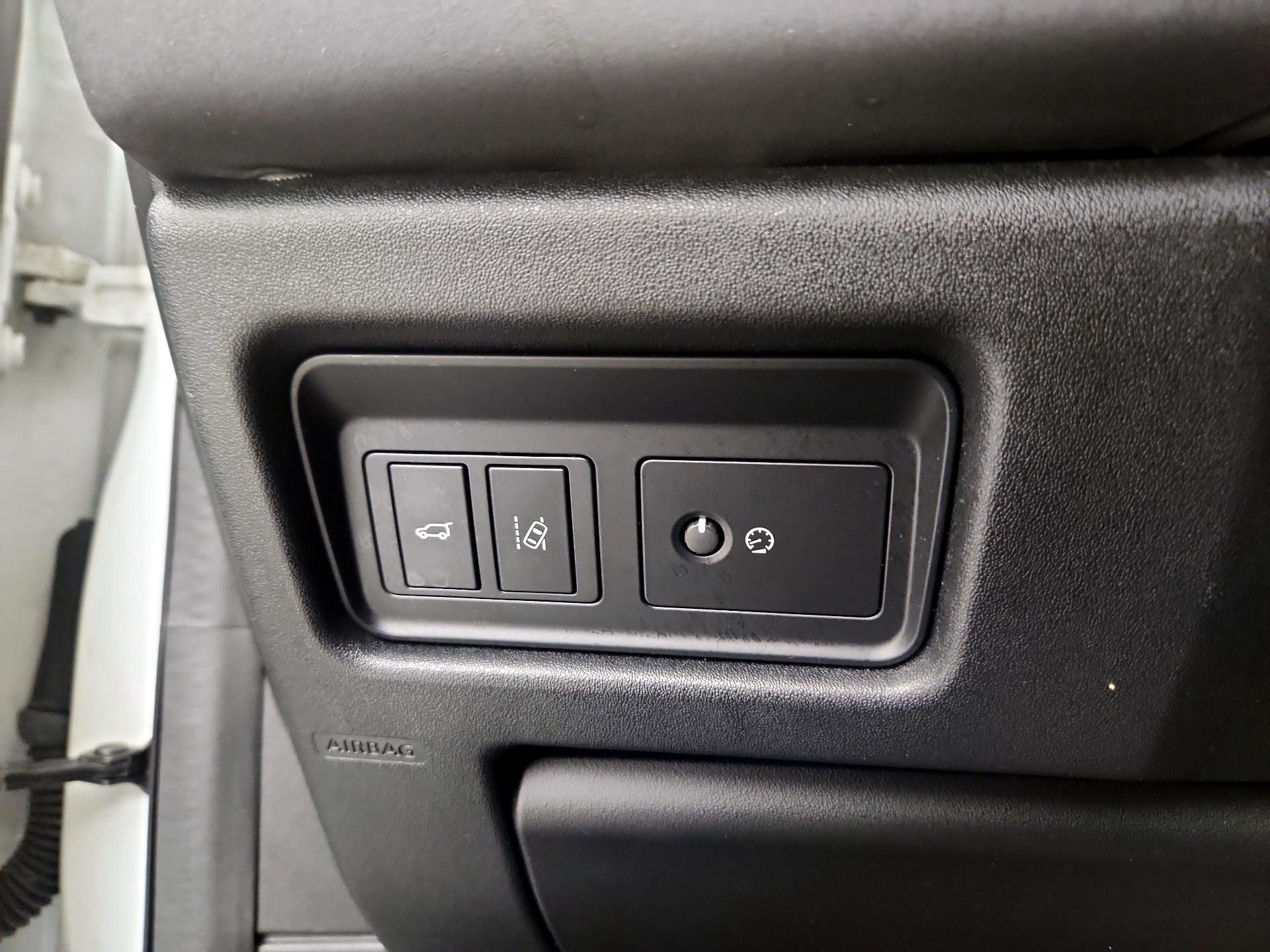 Thumbnail: 2019 Land Rover Discovery Sport - 13