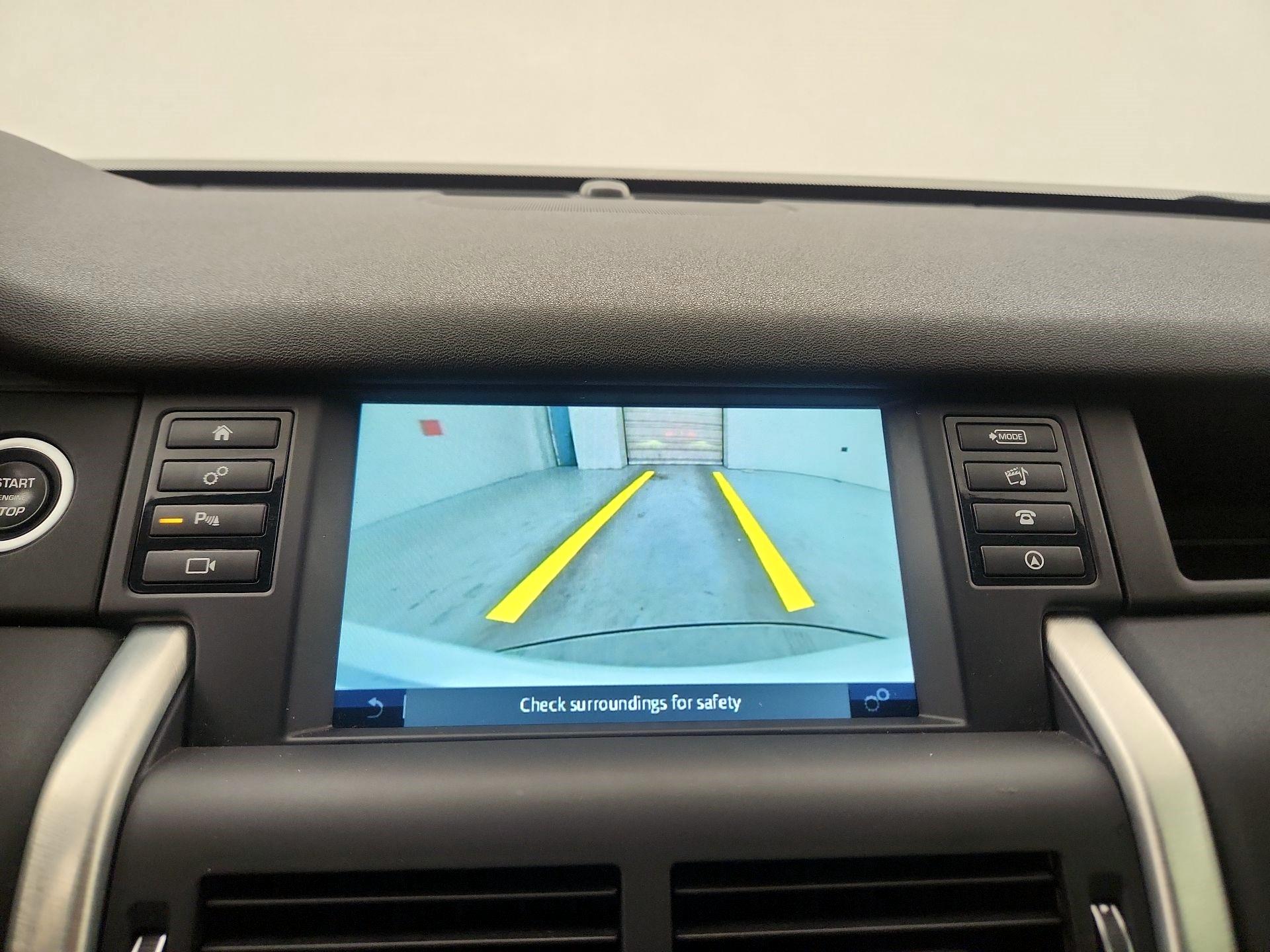 Thumbnail: 2019 Land Rover Discovery Sport - 14