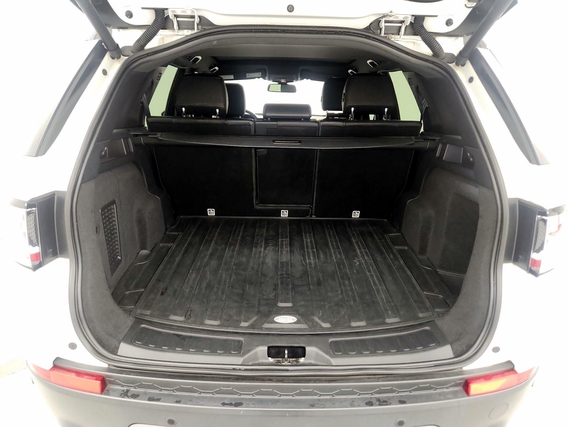 Thumbnail: 2019 Land Rover Discovery Sport - 20
