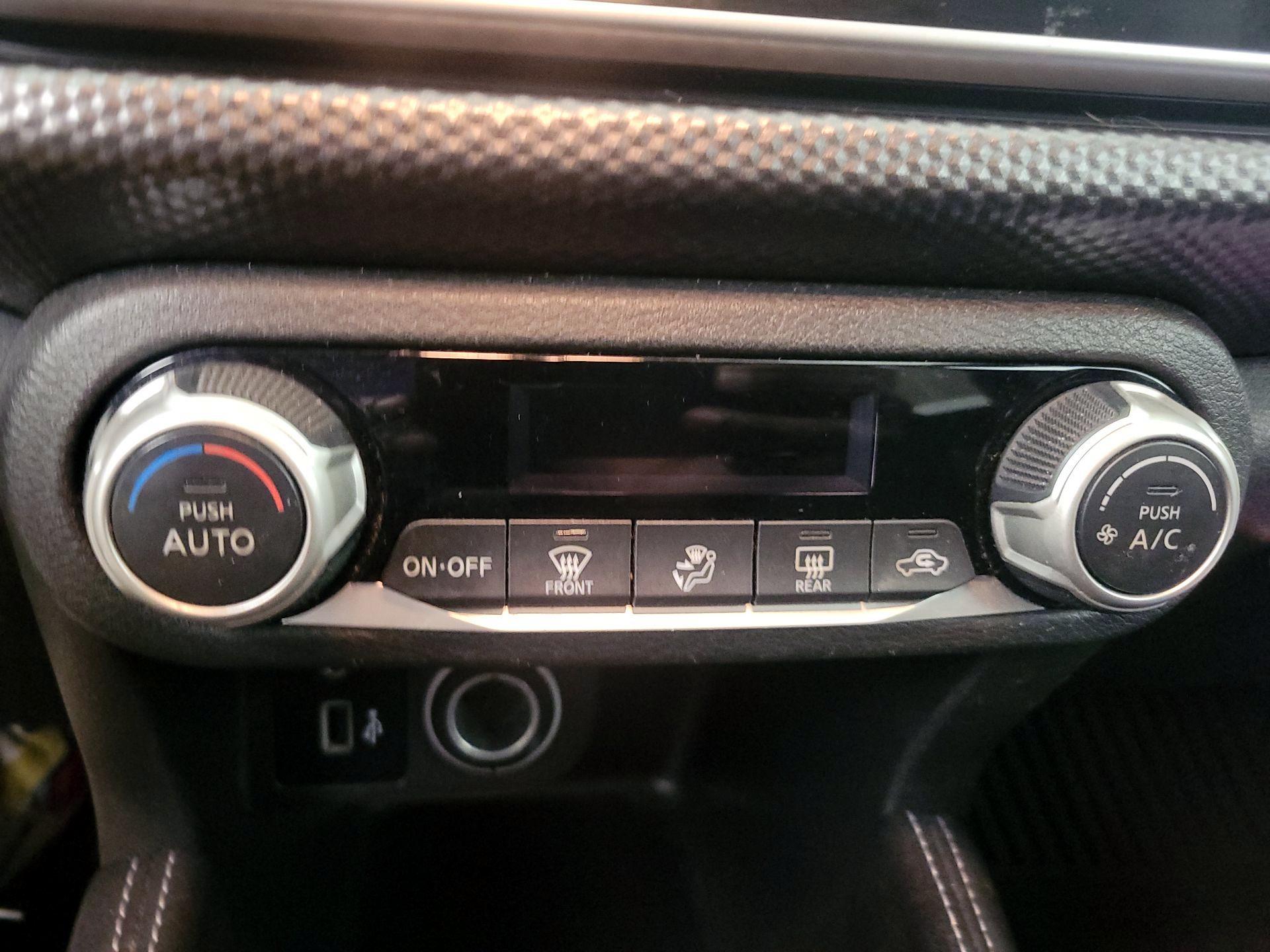 Thumbnail: 2019 Nissan Kicks - 16