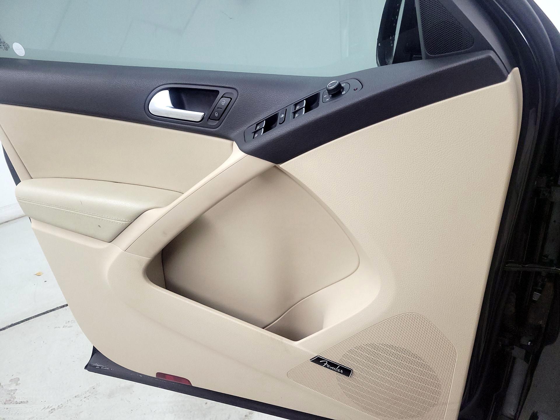 Thumbnail: 2016 Volkswagen Tiguan - 12