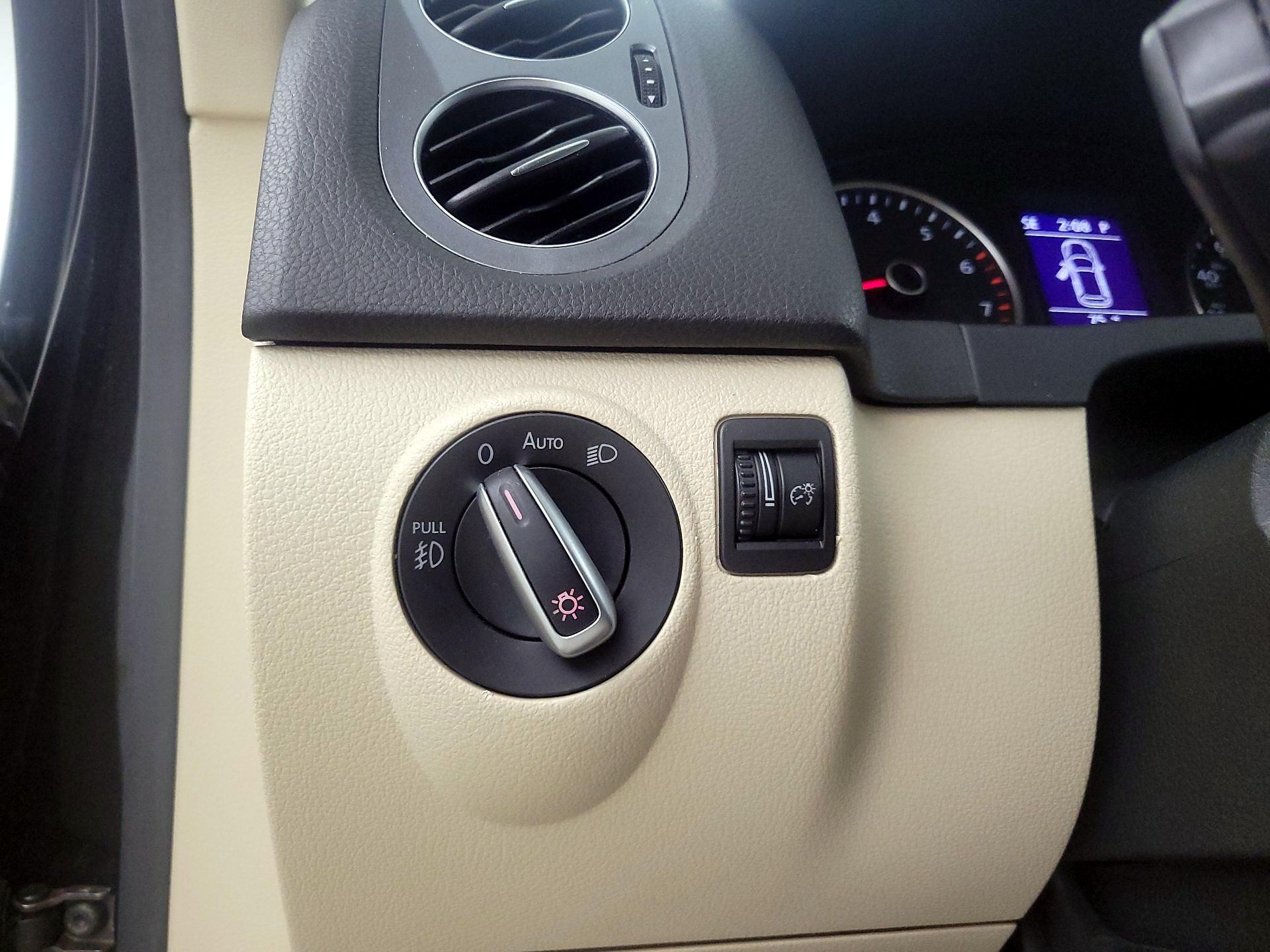 Thumbnail: 2016 Volkswagen Tiguan - 13