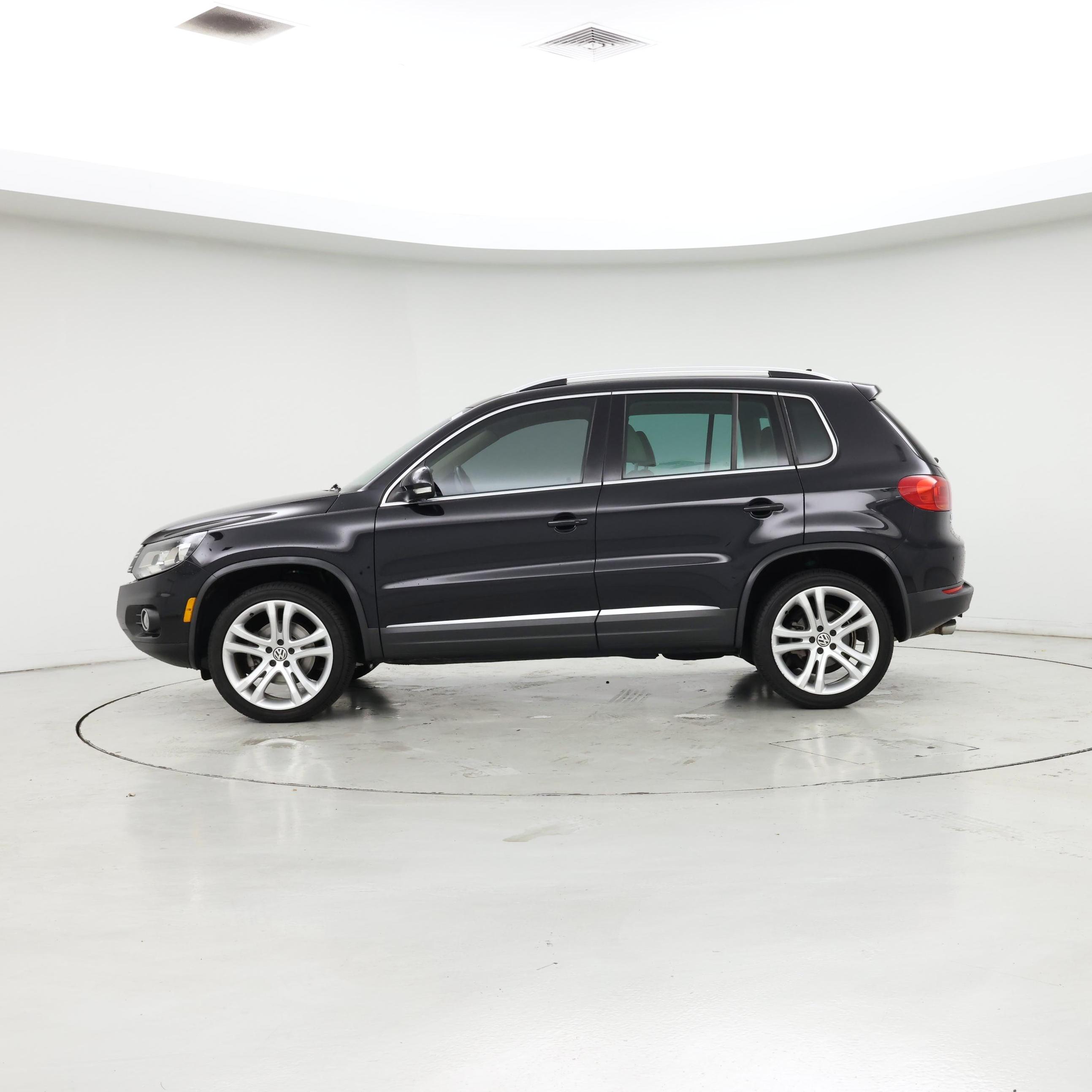 Thumbnail: 2016 Volkswagen Tiguan - 3