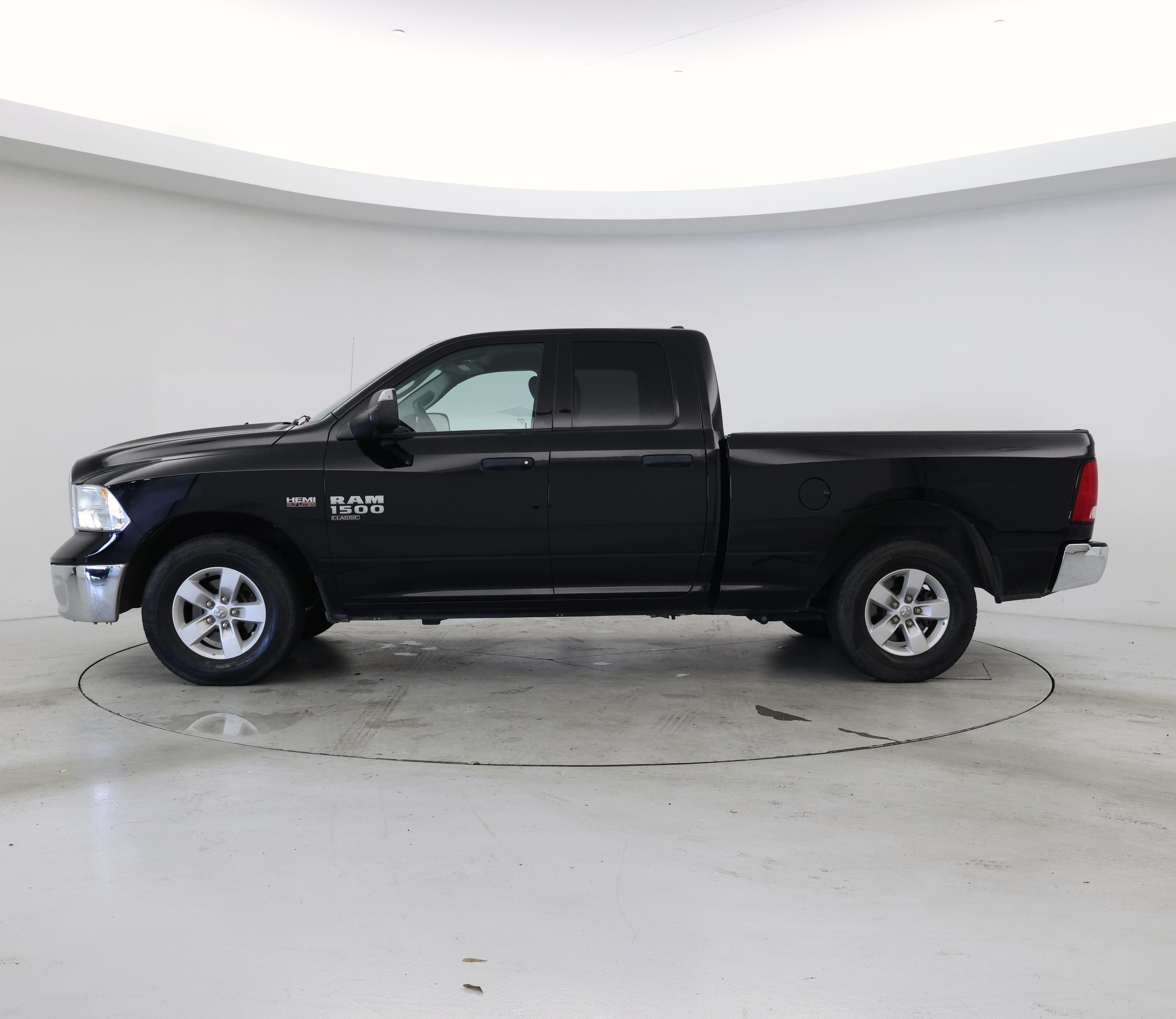 Thumbnail: 2021 RAM 1500 Classic - 3