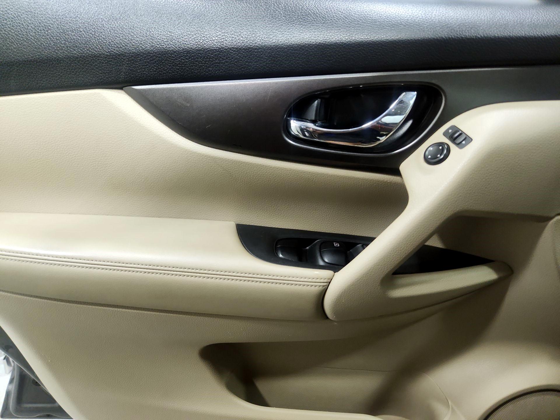 Thumbnail: 2016 Nissan Rogue - 12