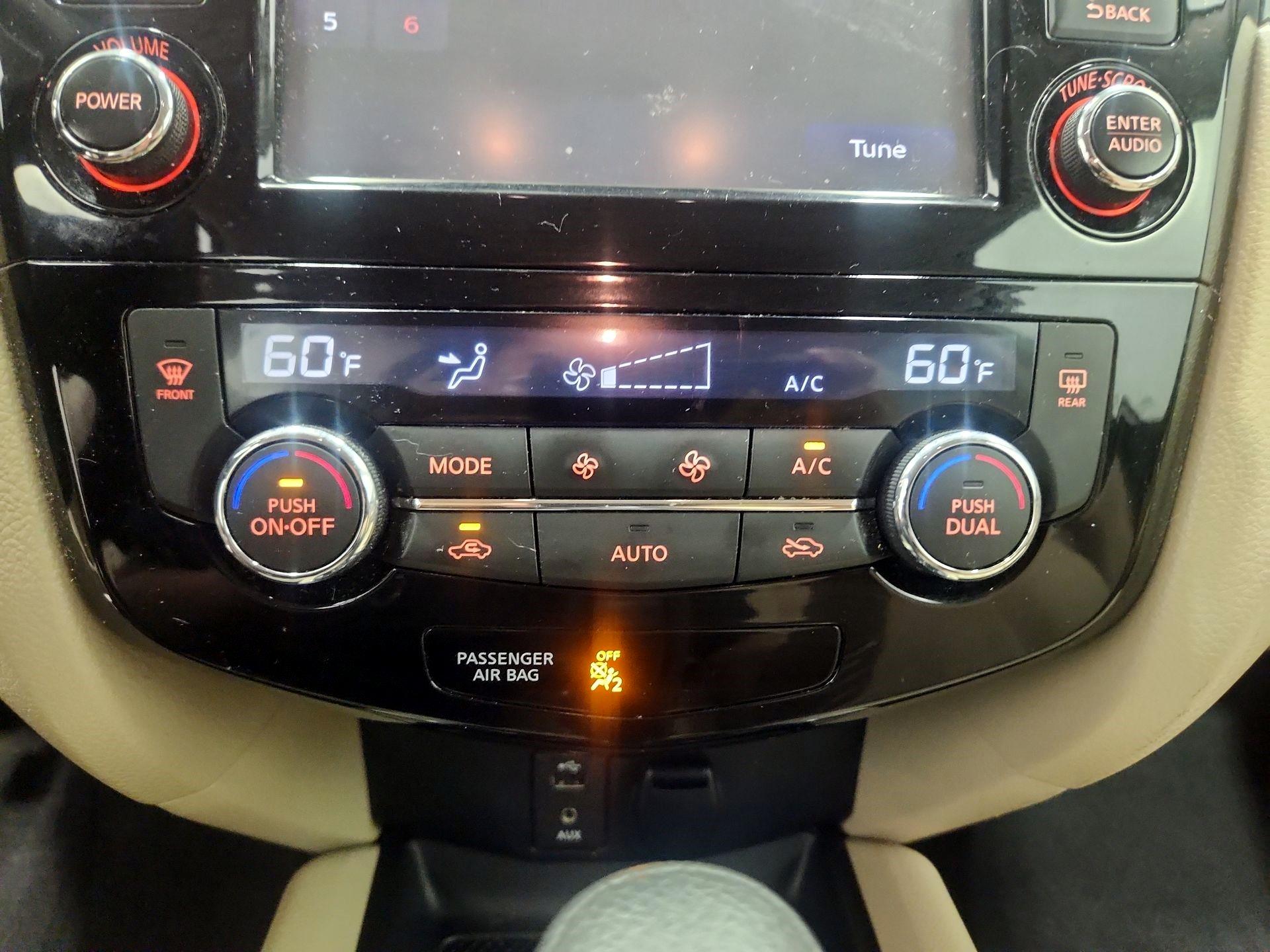Thumbnail: 2016 Nissan Rogue - 16