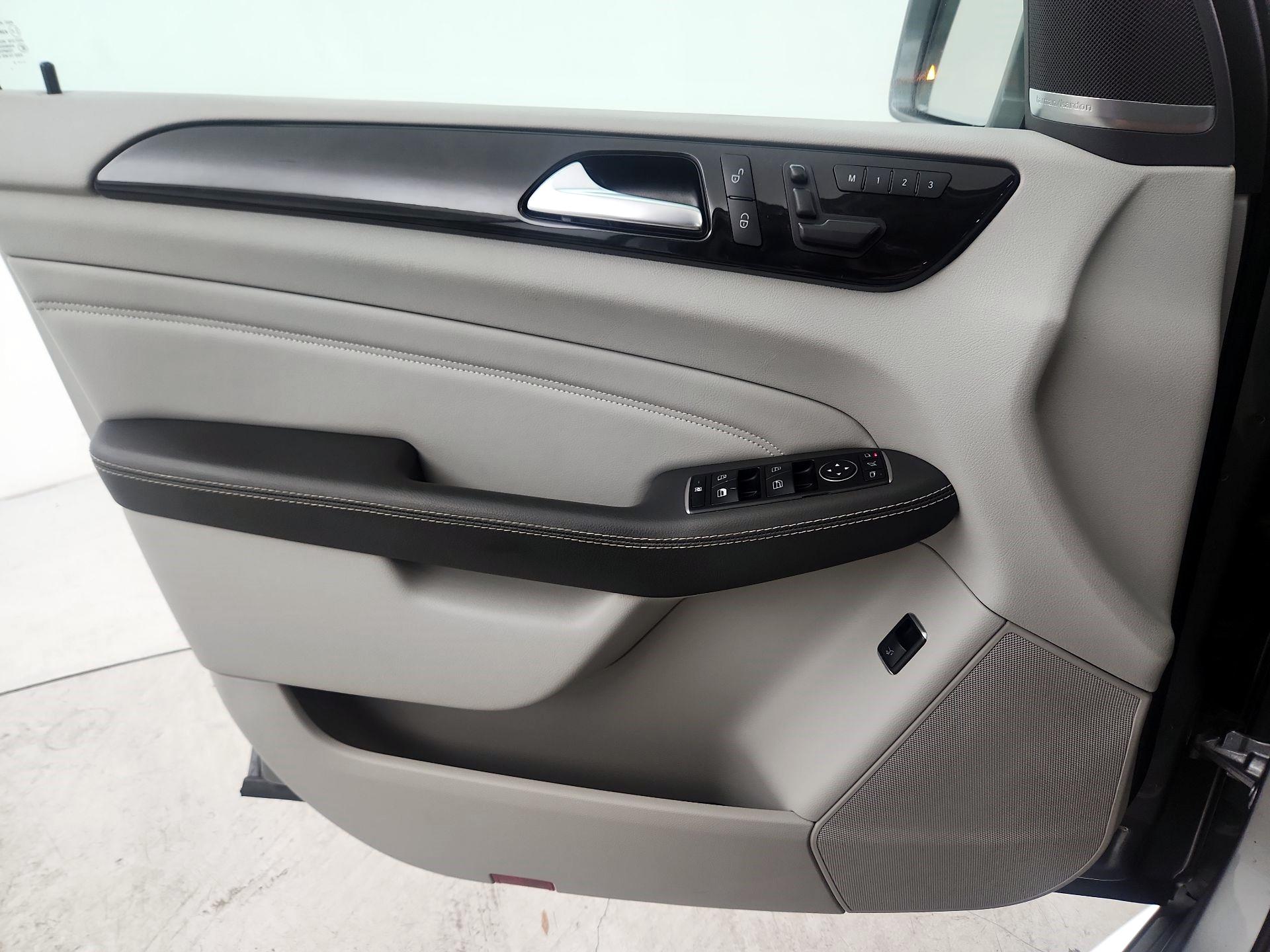 Thumbnail: 2015 Mercedes-Benz M-Class - 10