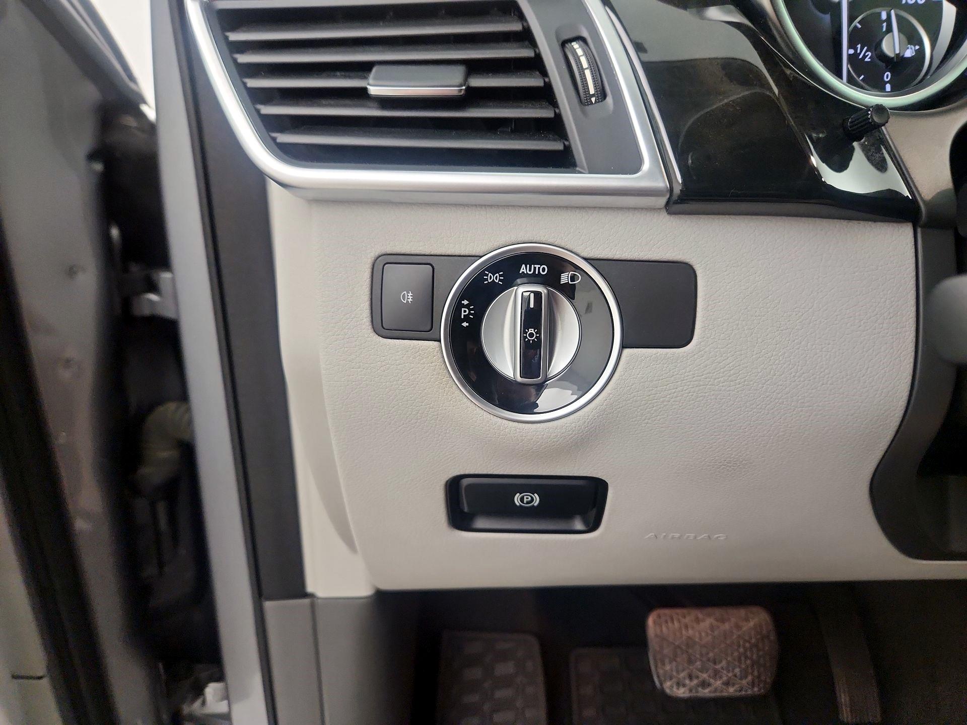Thumbnail: 2015 Mercedes-Benz M-Class - 11