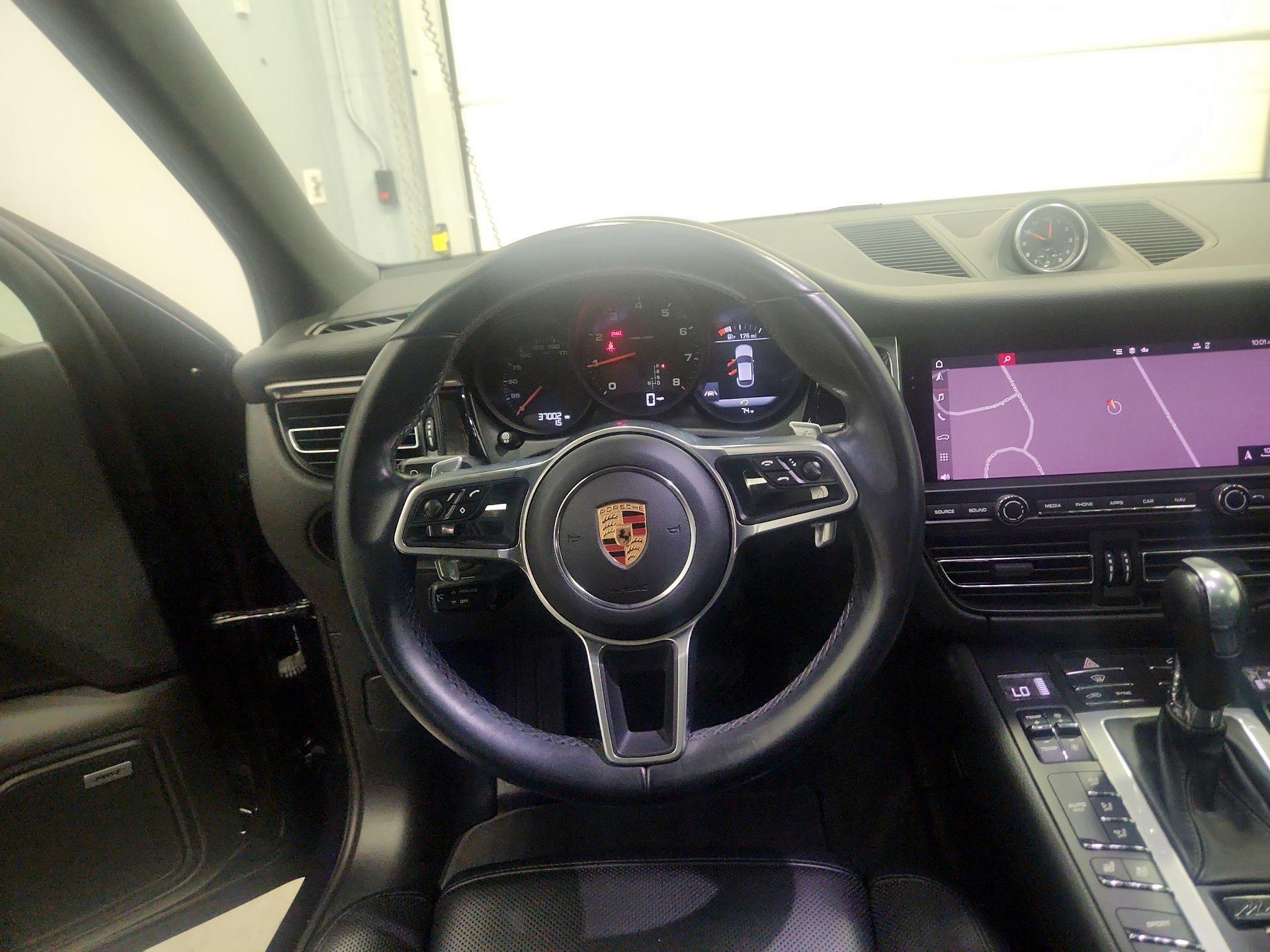 Thumbnail: 2020 Porsche Macan - 10