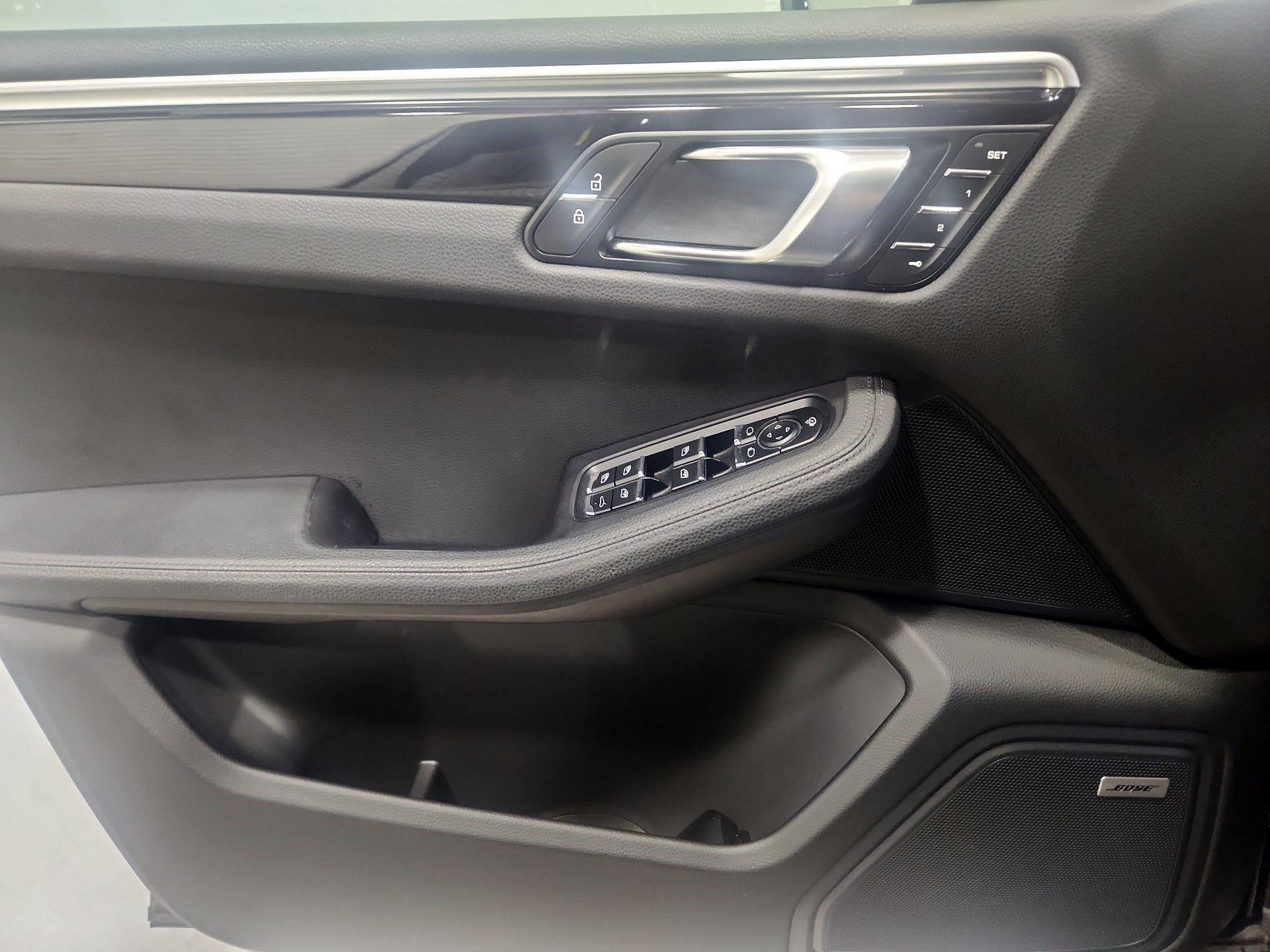 Thumbnail: 2020 Porsche Macan - 12