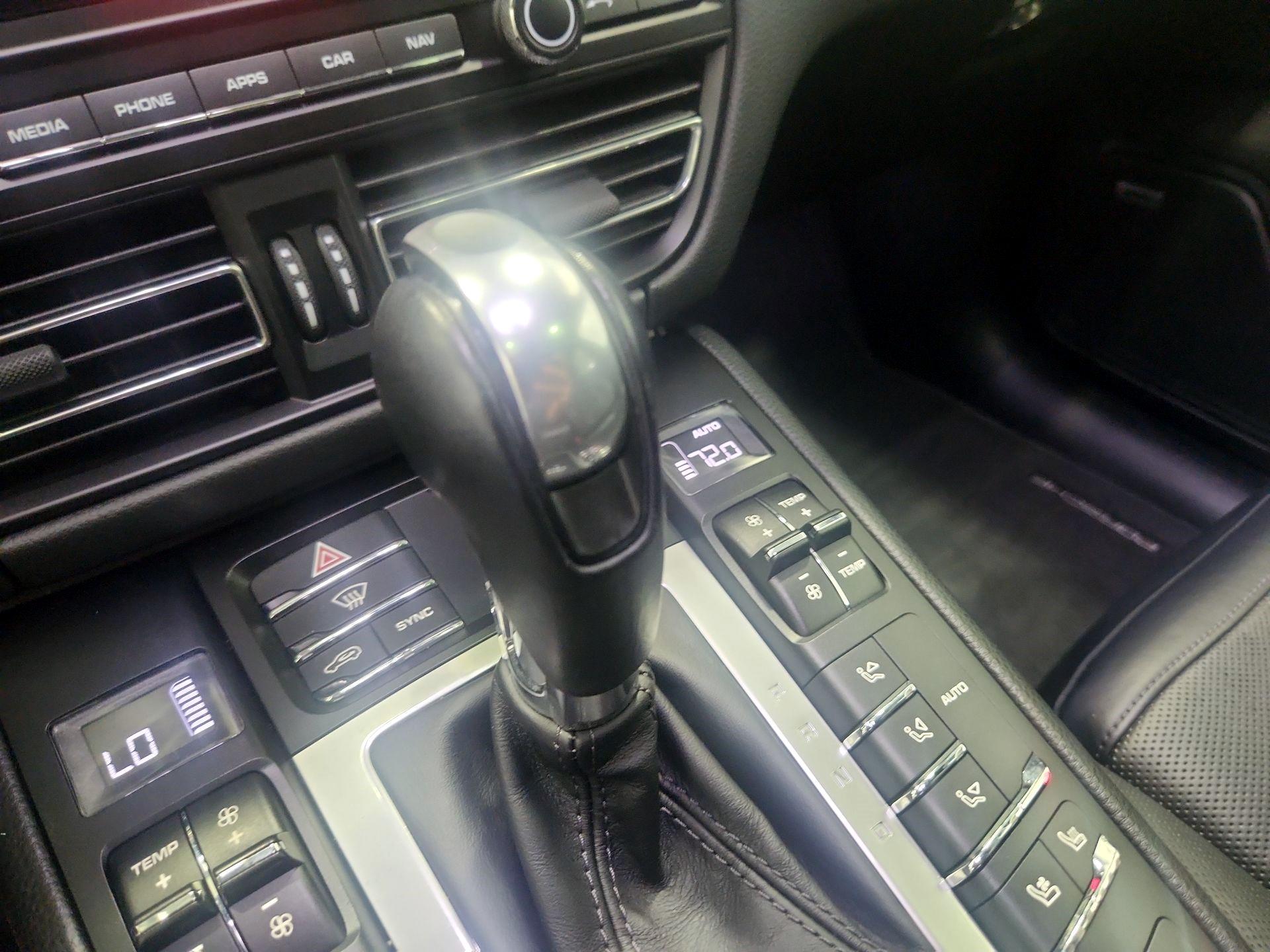 Thumbnail: 2020 Porsche Macan - 18
