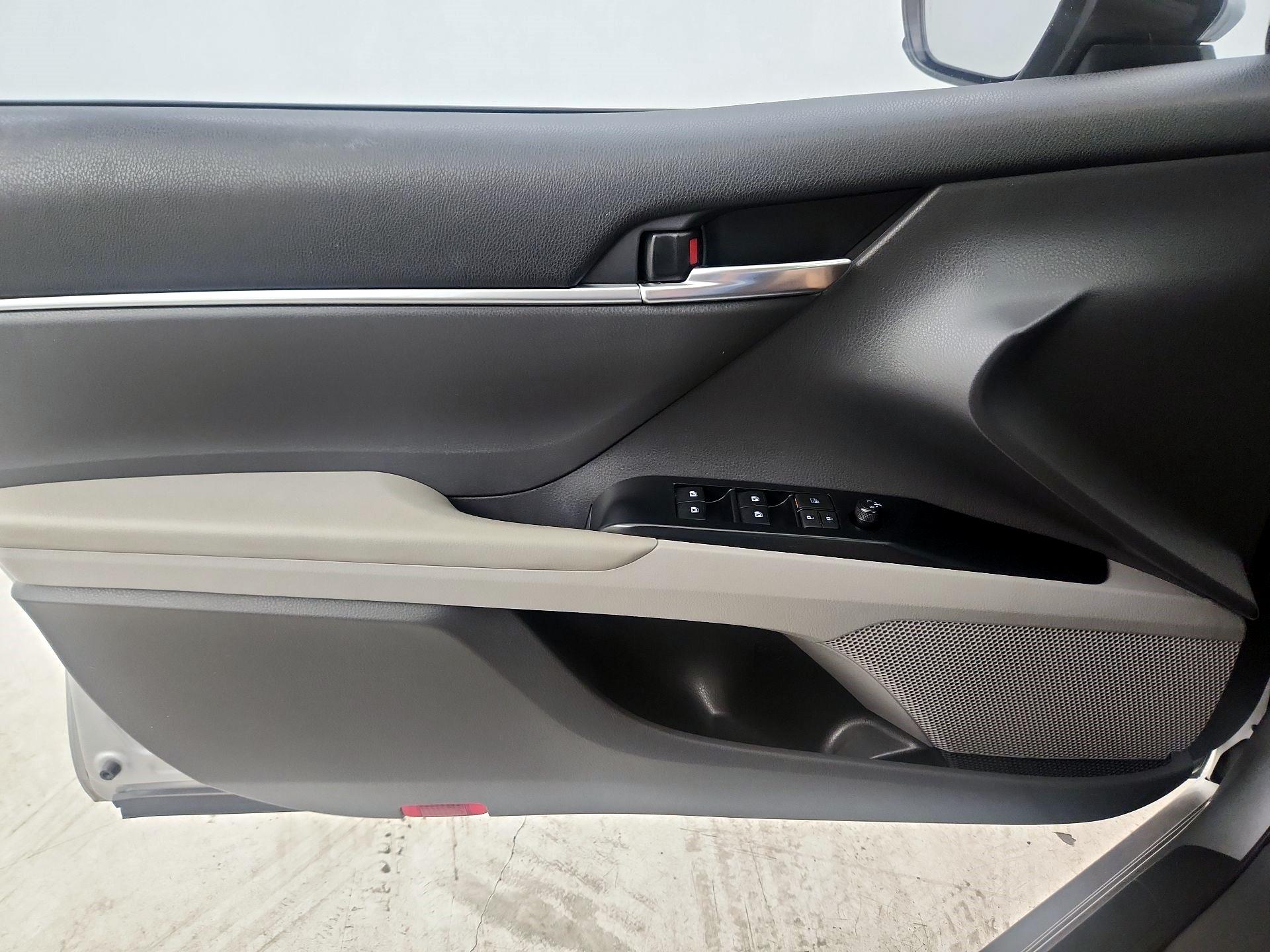 Thumbnail: 2020 Toyota Camry - 10