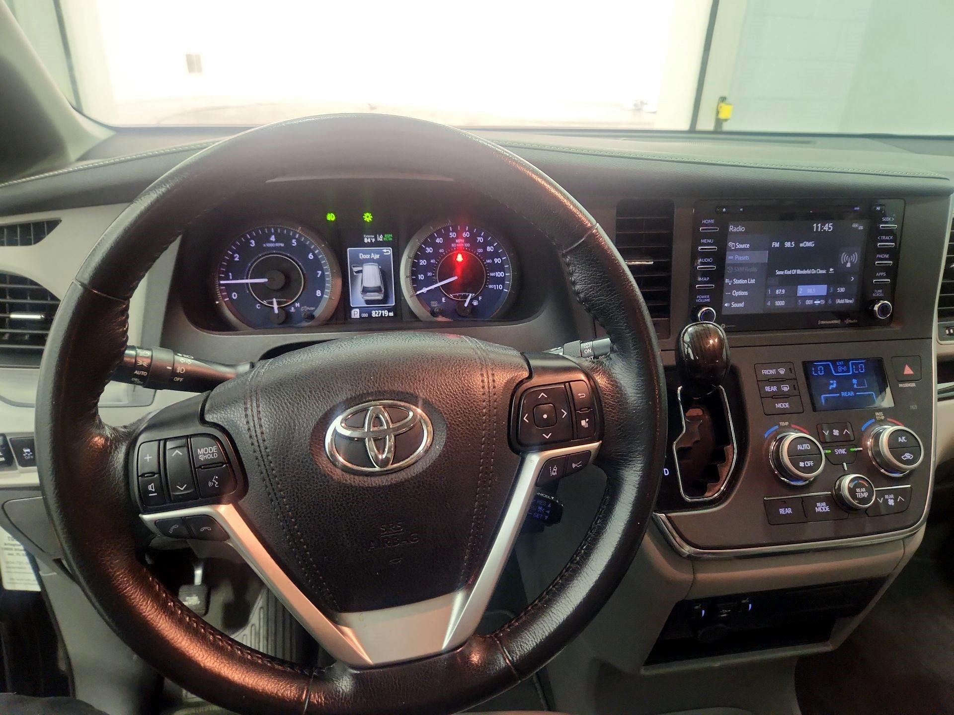 Thumbnail: 2019 Toyota Sienna - 9