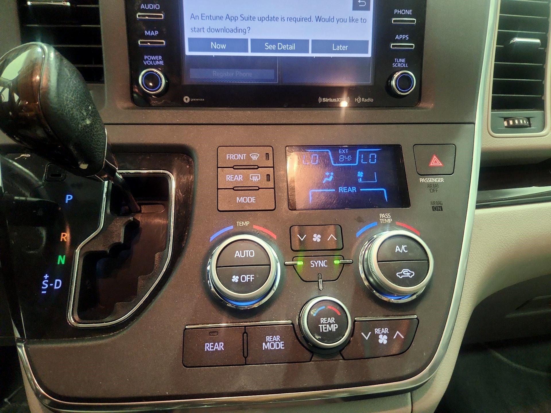 Thumbnail: 2019 Toyota Sienna - 17