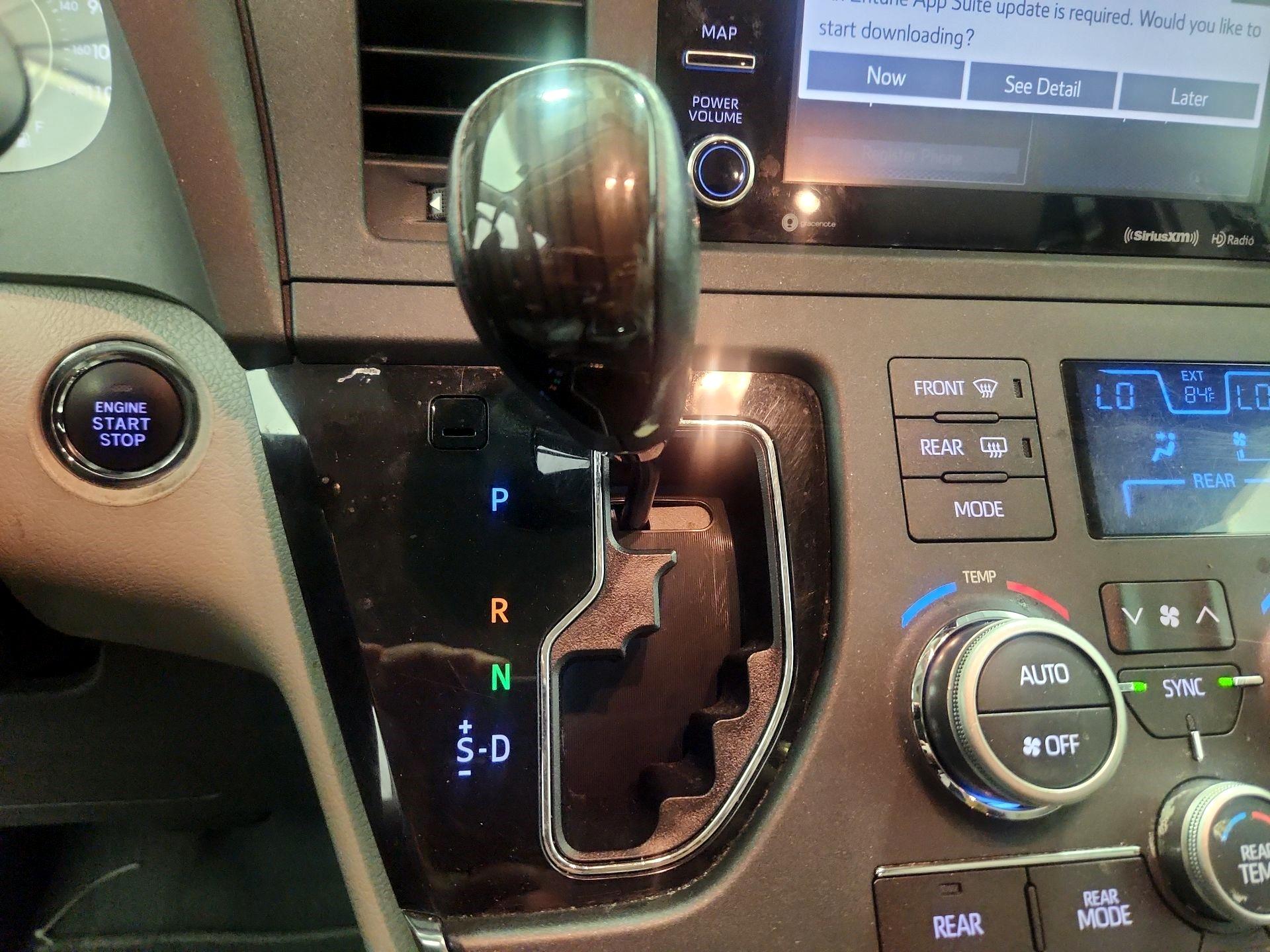 Thumbnail: 2019 Toyota Sienna - 18