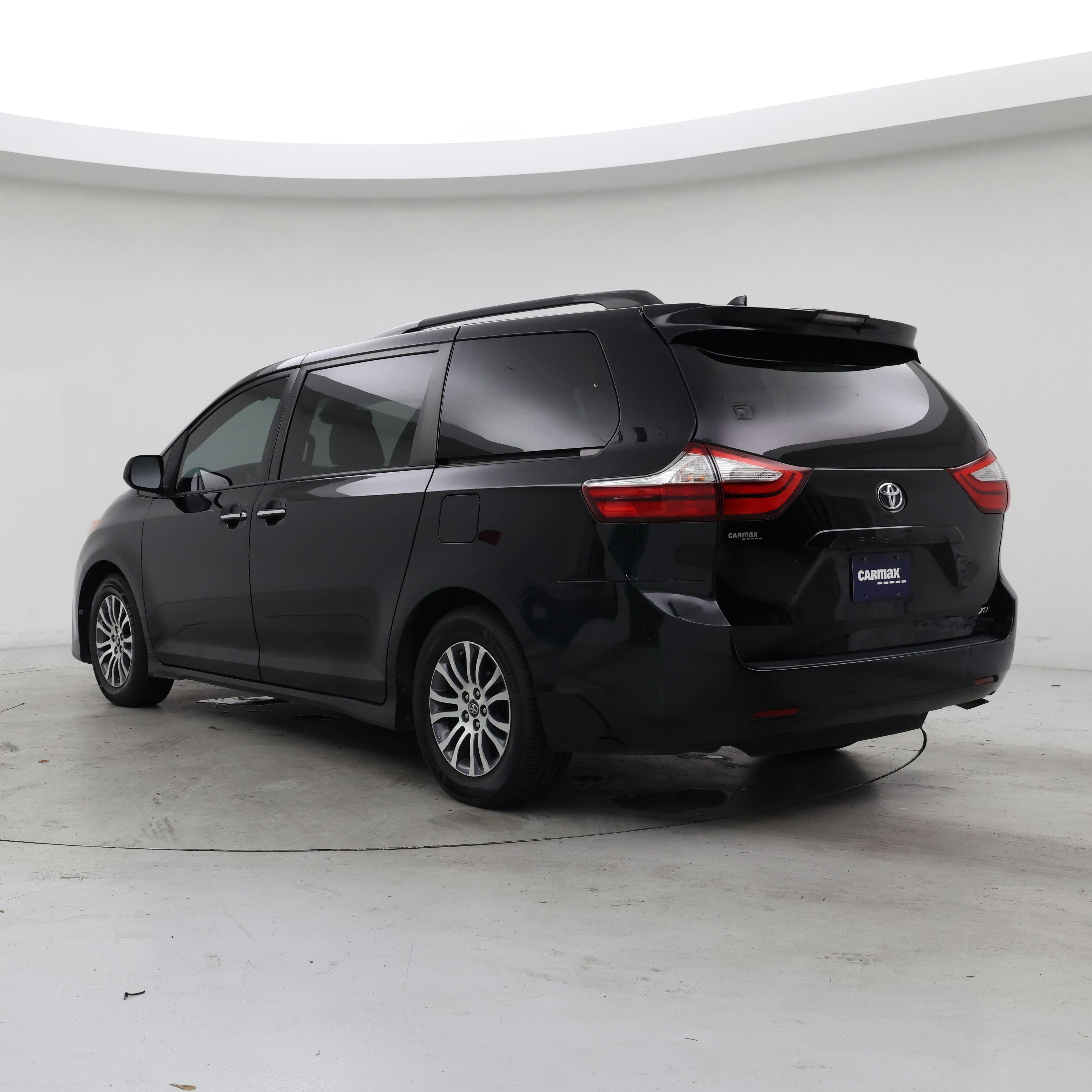Thumbnail: 2019 Toyota Sienna - 2