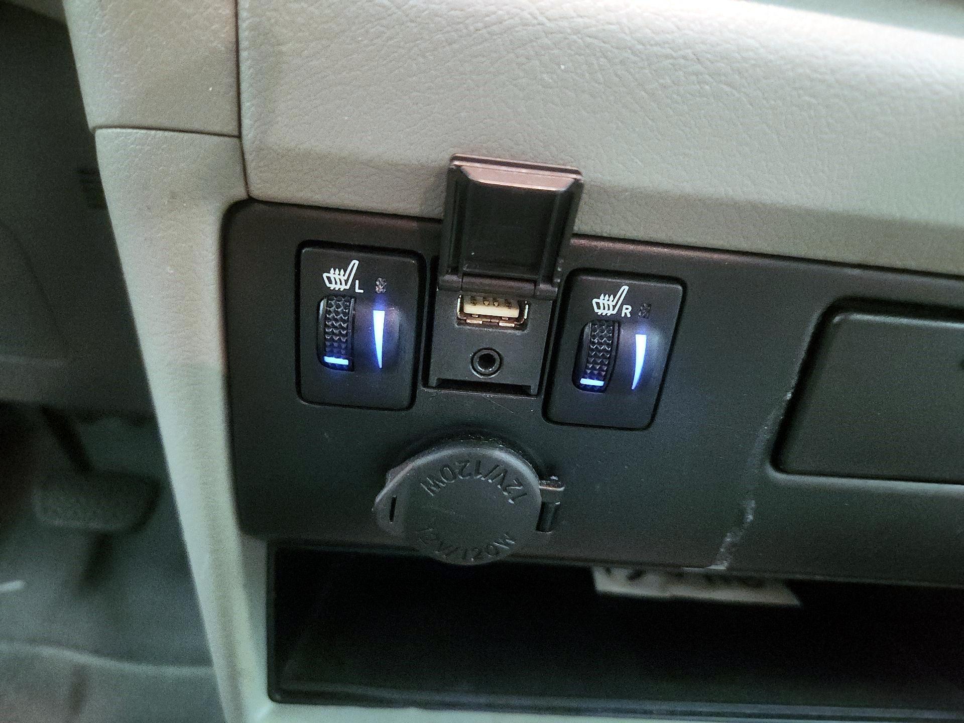 Thumbnail: 2019 Toyota Sienna - 19