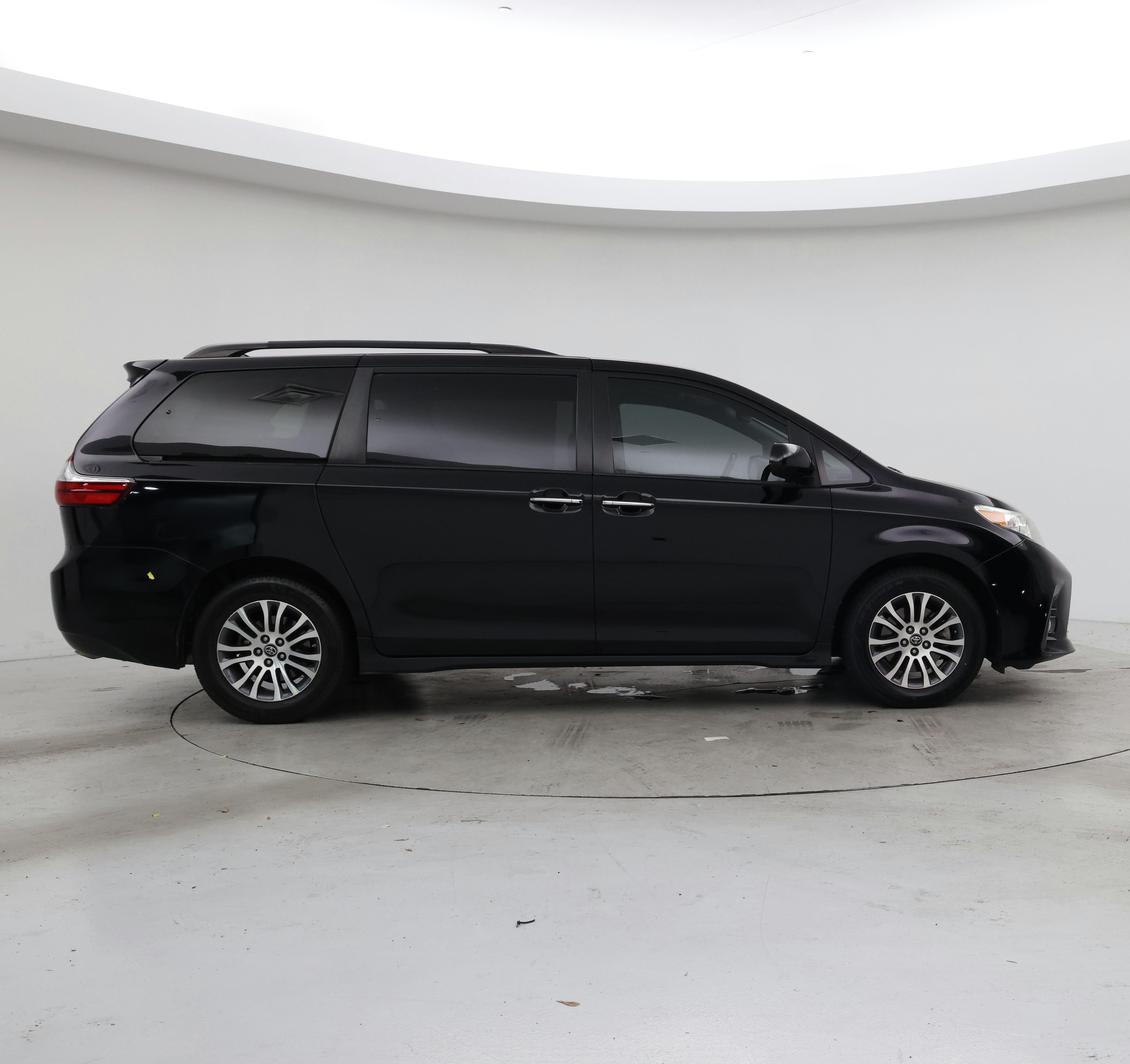 Thumbnail: 2019 Toyota Sienna - 7