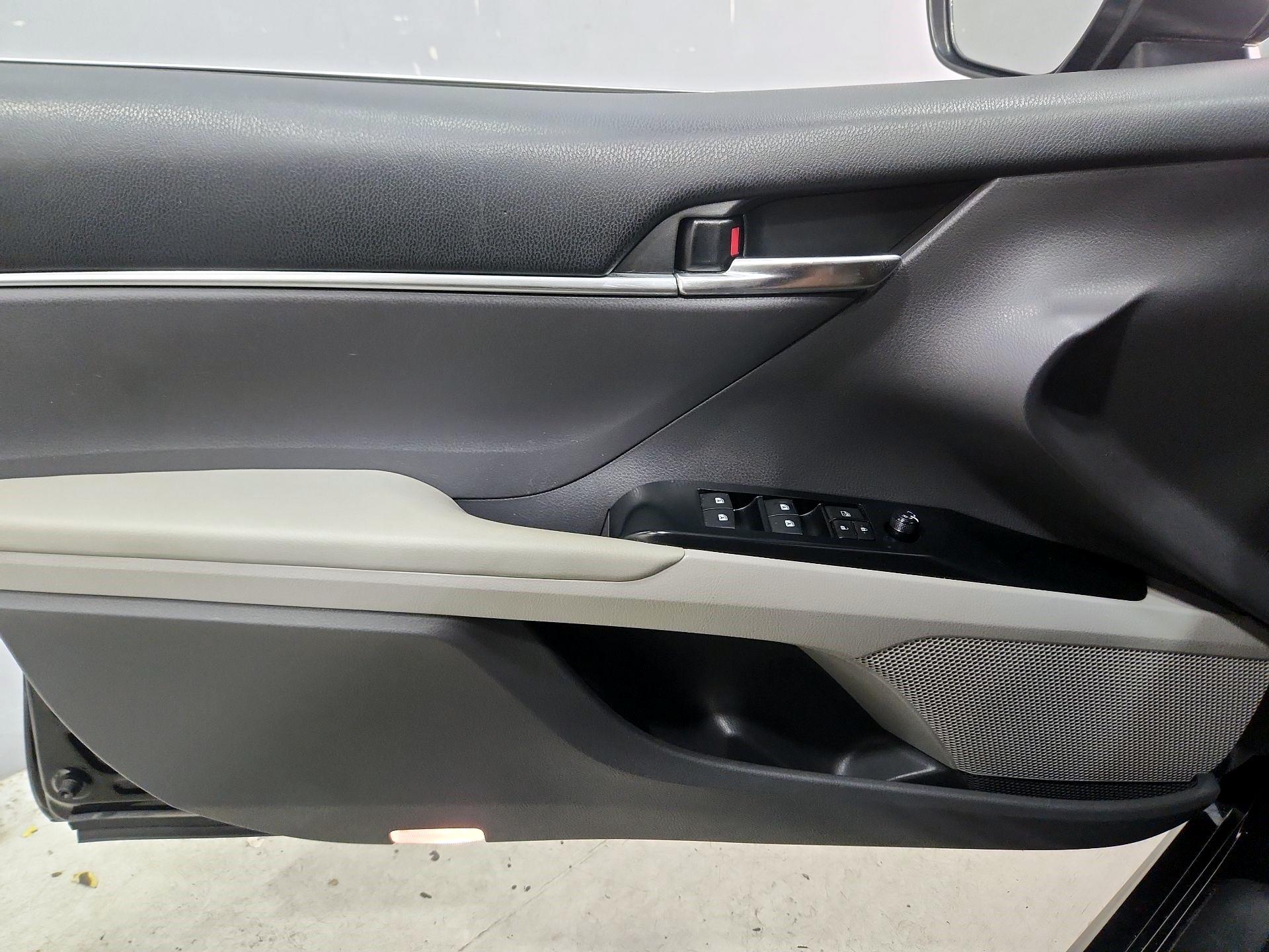 Thumbnail: 2018 Toyota Camry - 12