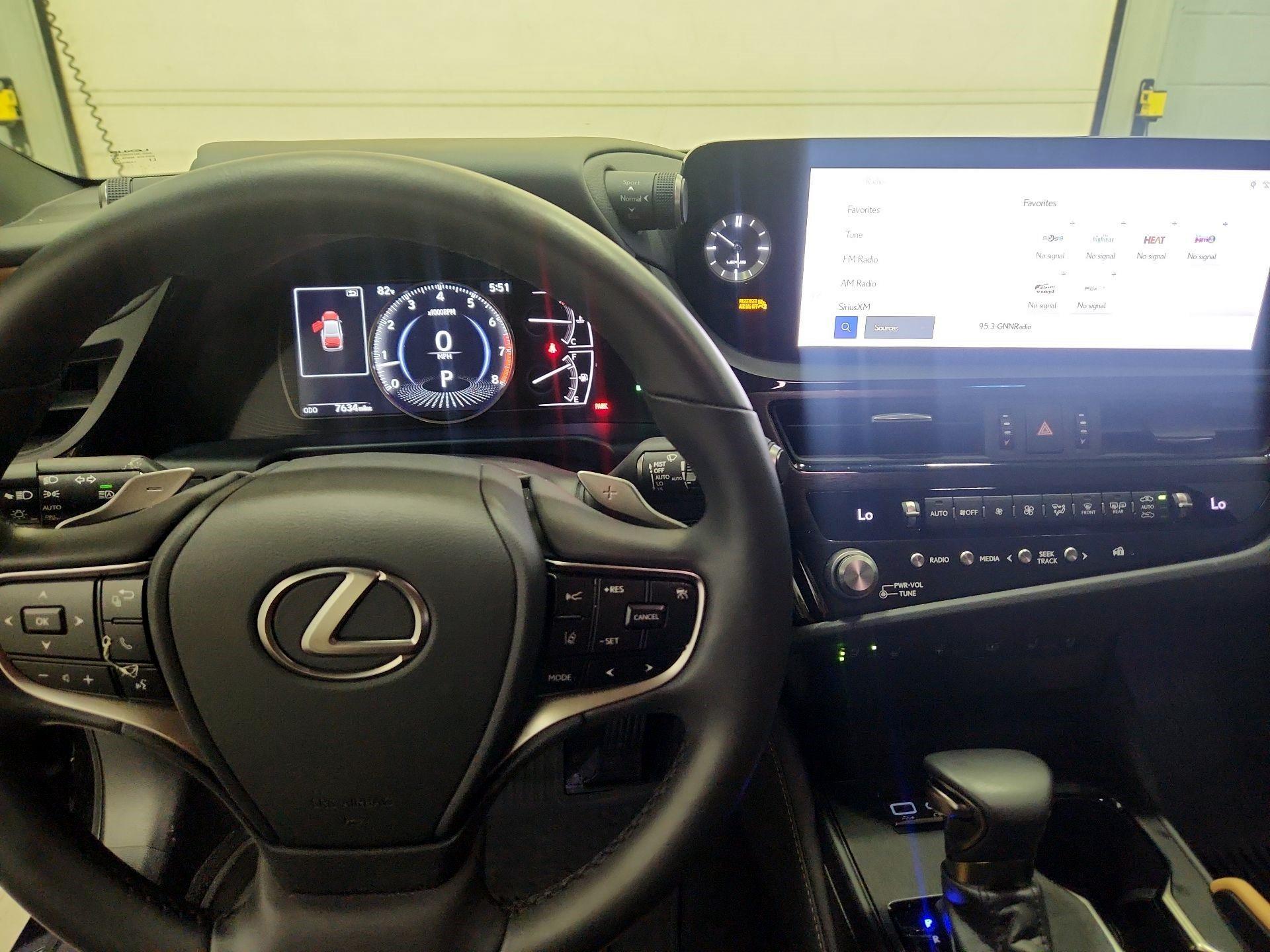 Thumbnail: 2025 Lexus ES - 9