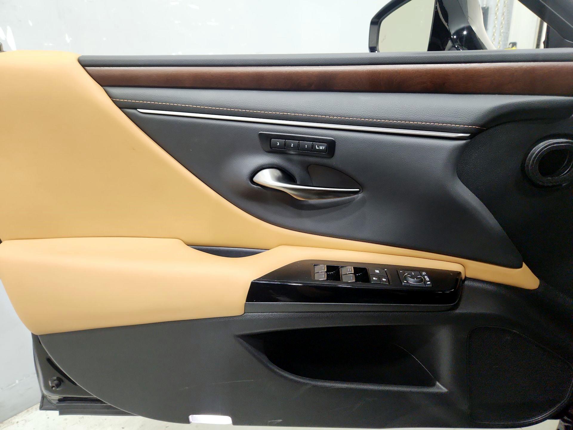 Thumbnail: 2025 Lexus ES - 12