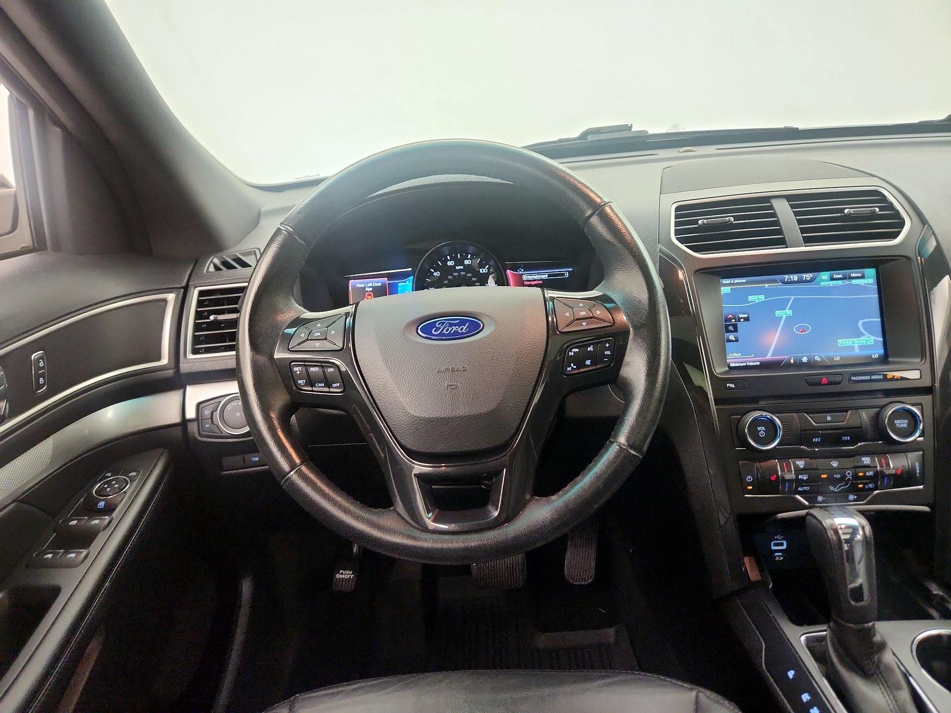 Thumbnail: 2016 Ford Explorer - 10