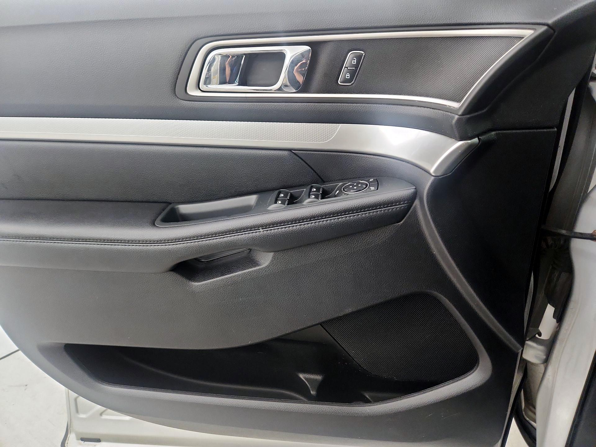 Thumbnail: 2016 Ford Explorer - 12