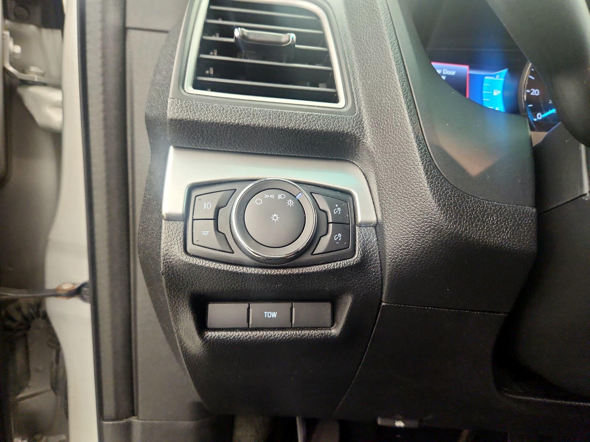 Thumbnail: 2016 Ford Explorer - 13