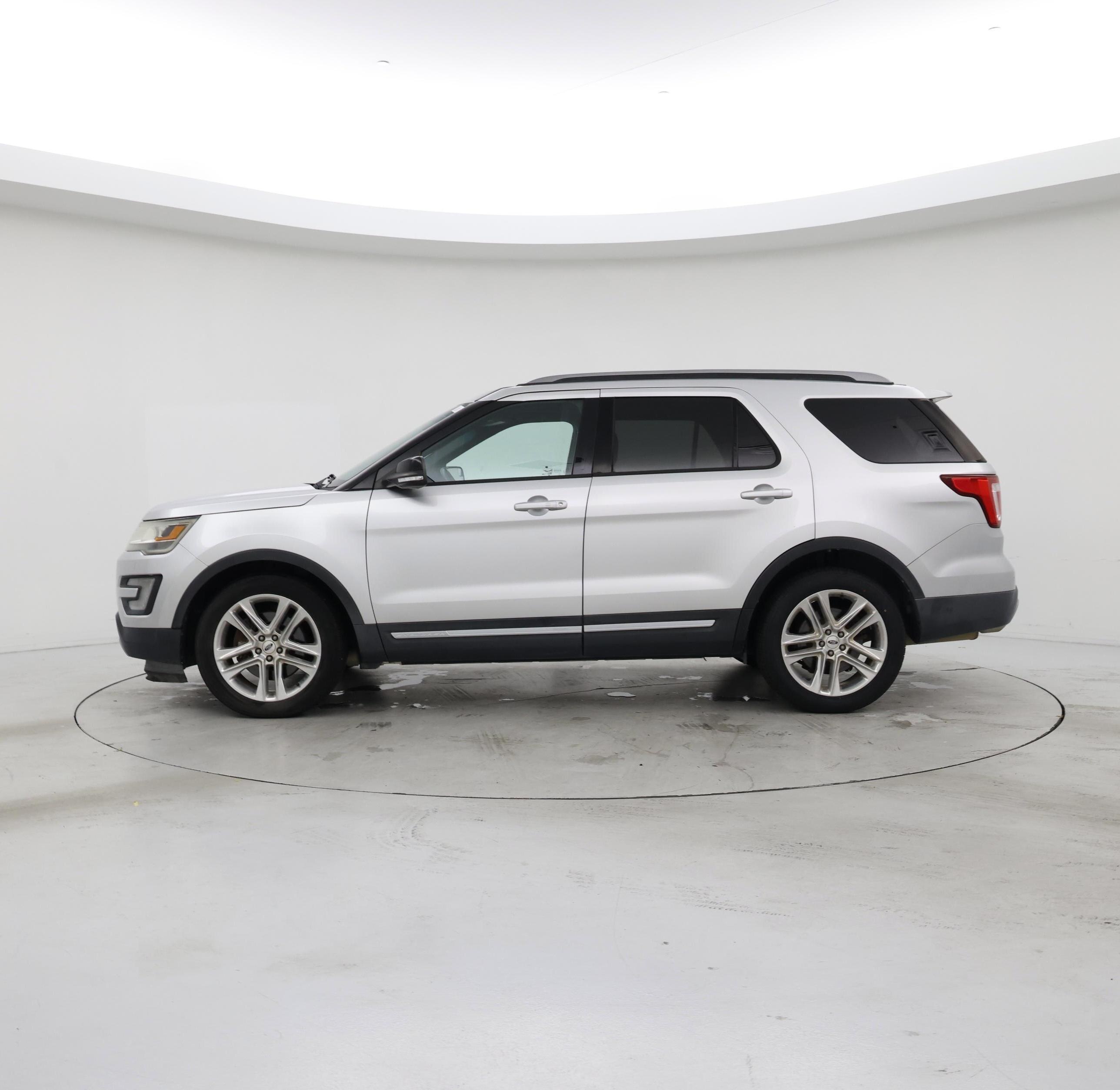 Thumbnail: 2016 Ford Explorer - 3