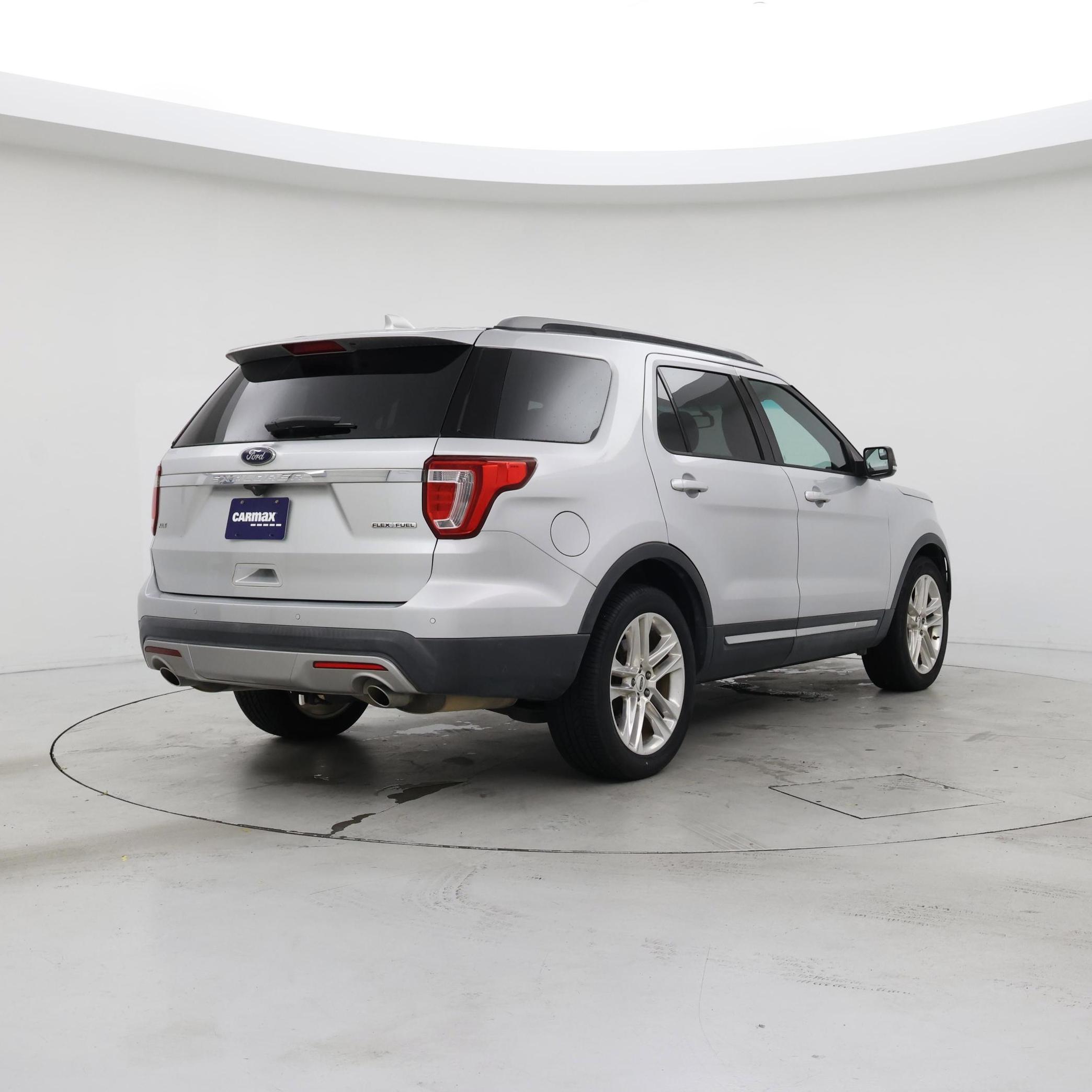 Thumbnail: 2016 Ford Explorer - 8