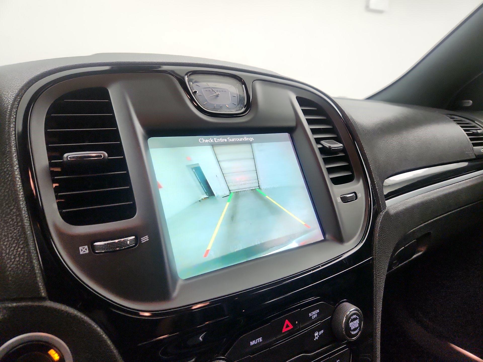 Thumbnail: 2019 Chrysler 300 - 14