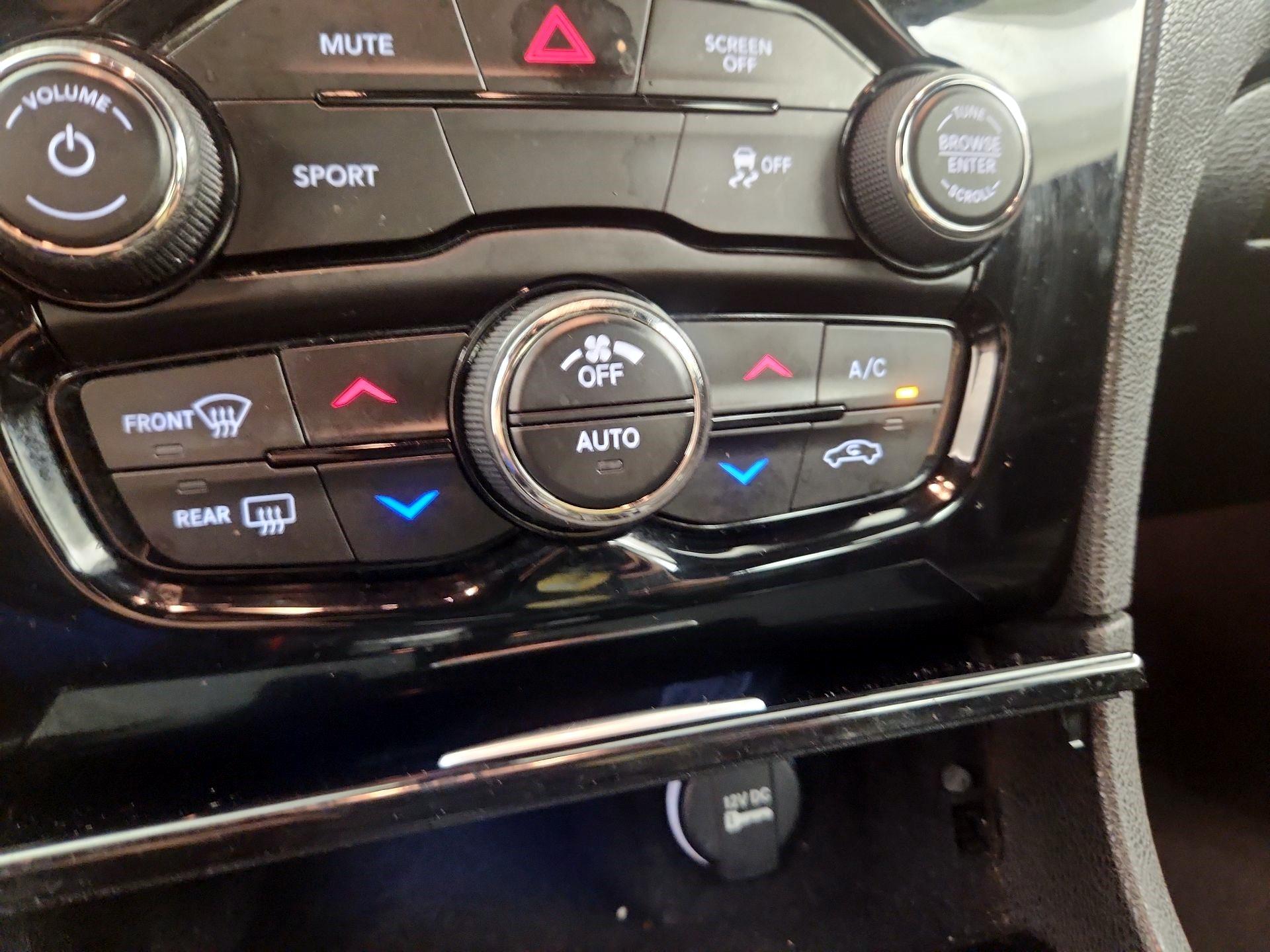 Thumbnail: 2019 Chrysler 300 - 16