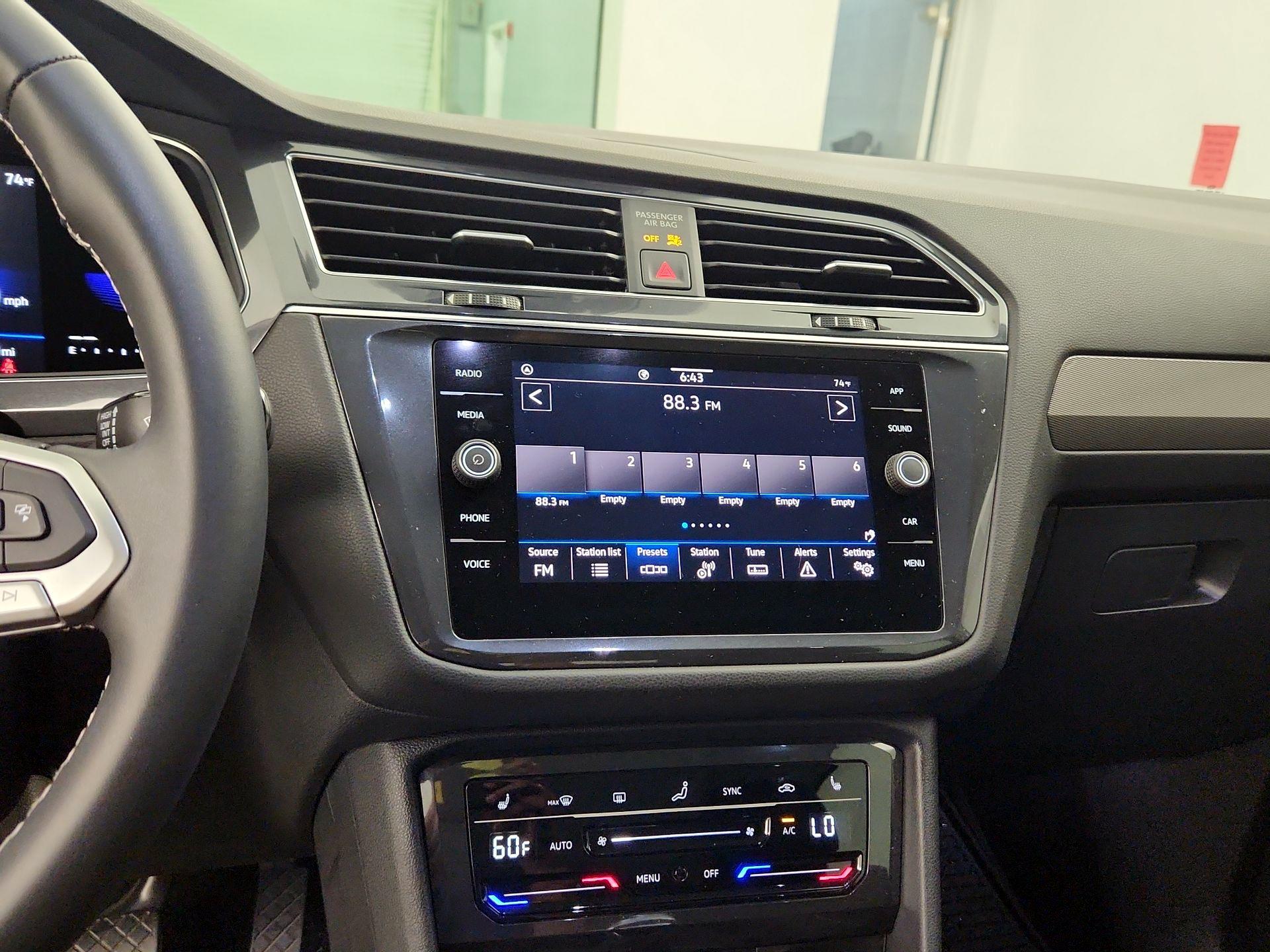 Thumbnail: 2023 Volkswagen Tiguan - 15