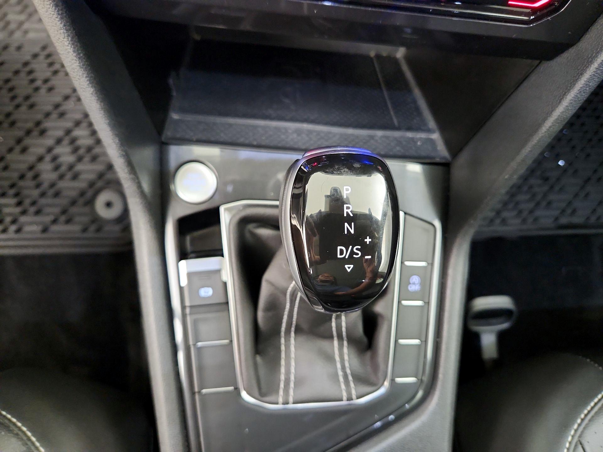 Thumbnail: 2023 Volkswagen Tiguan - 17