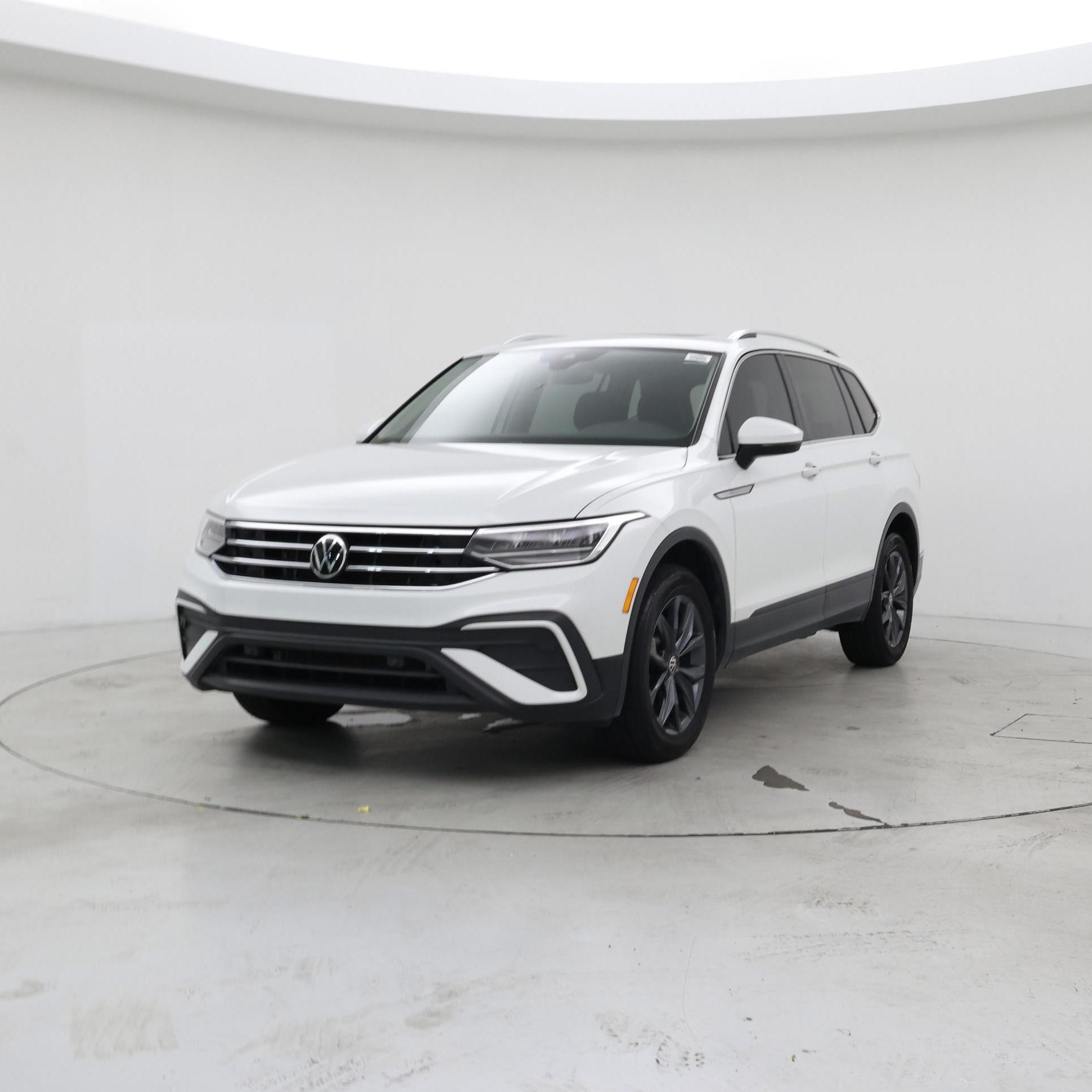 Thumbnail: 2023 Volkswagen Tiguan - 4