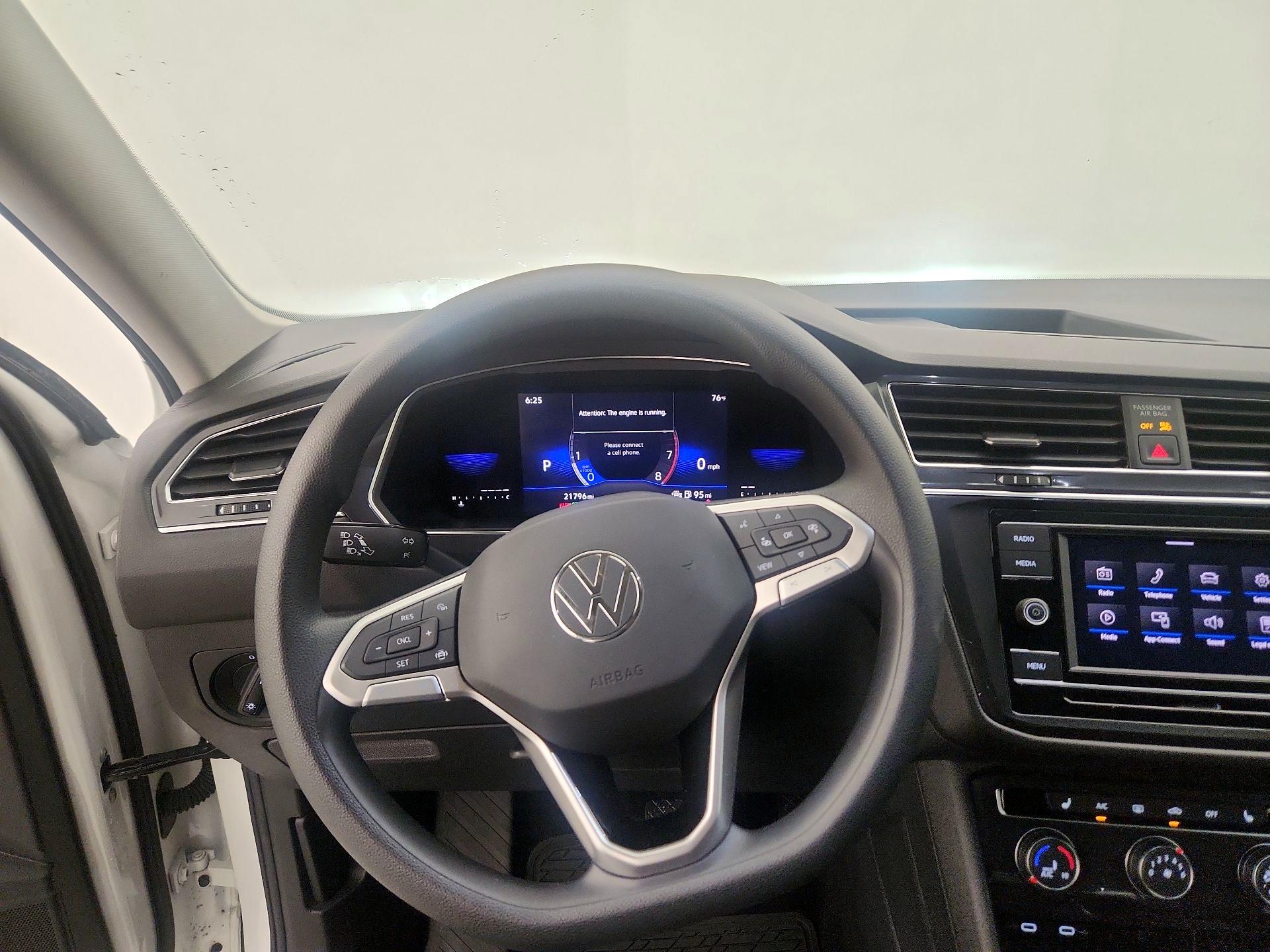 Thumbnail: 2023 Volkswagen Tiguan - 10