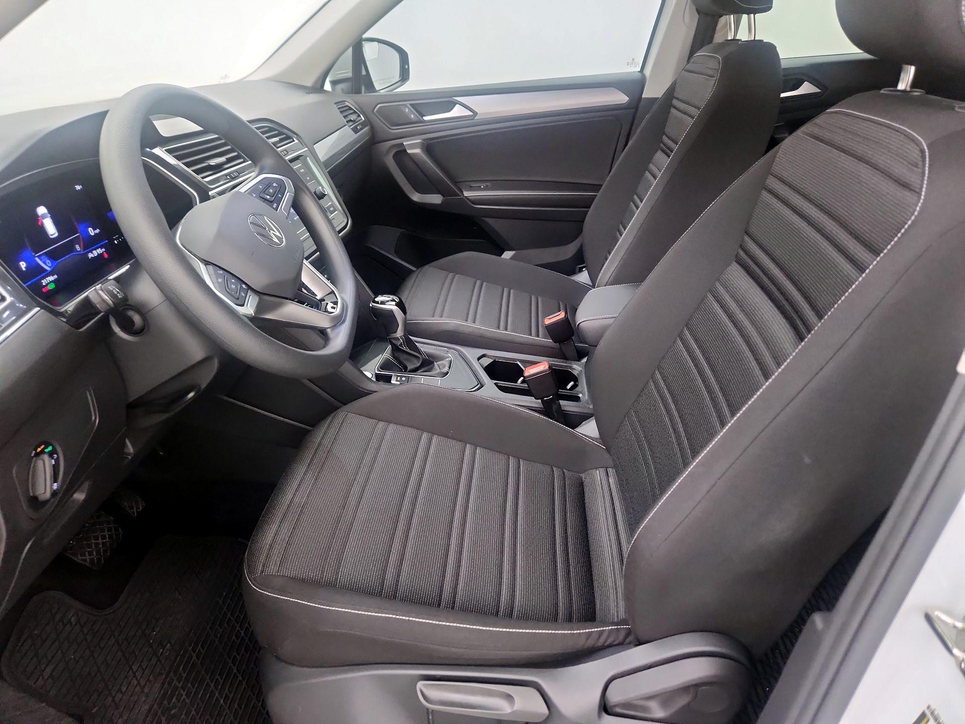 Thumbnail: 2023 Volkswagen Tiguan - 11
