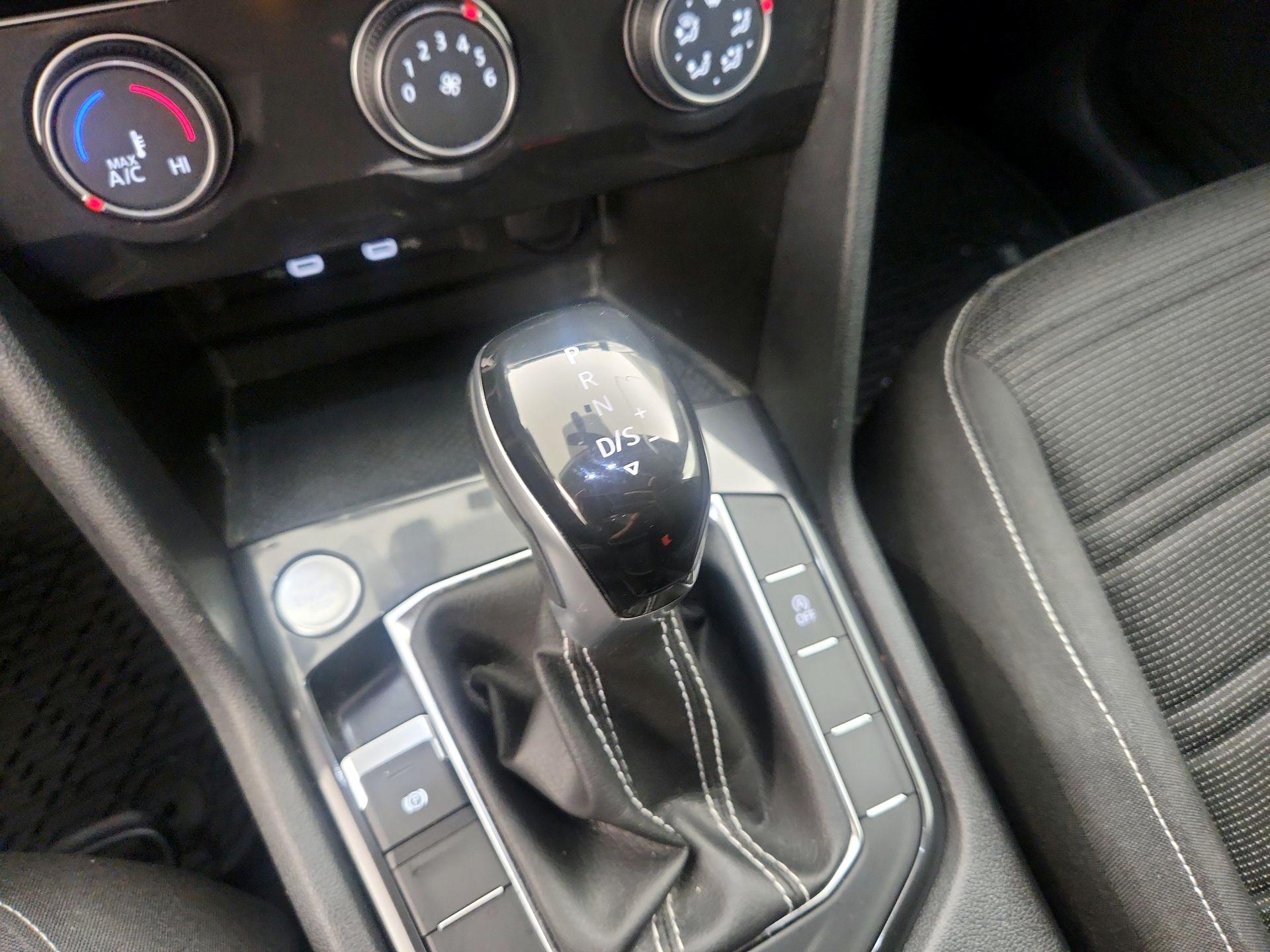 Thumbnail: 2023 Volkswagen Tiguan - 17
