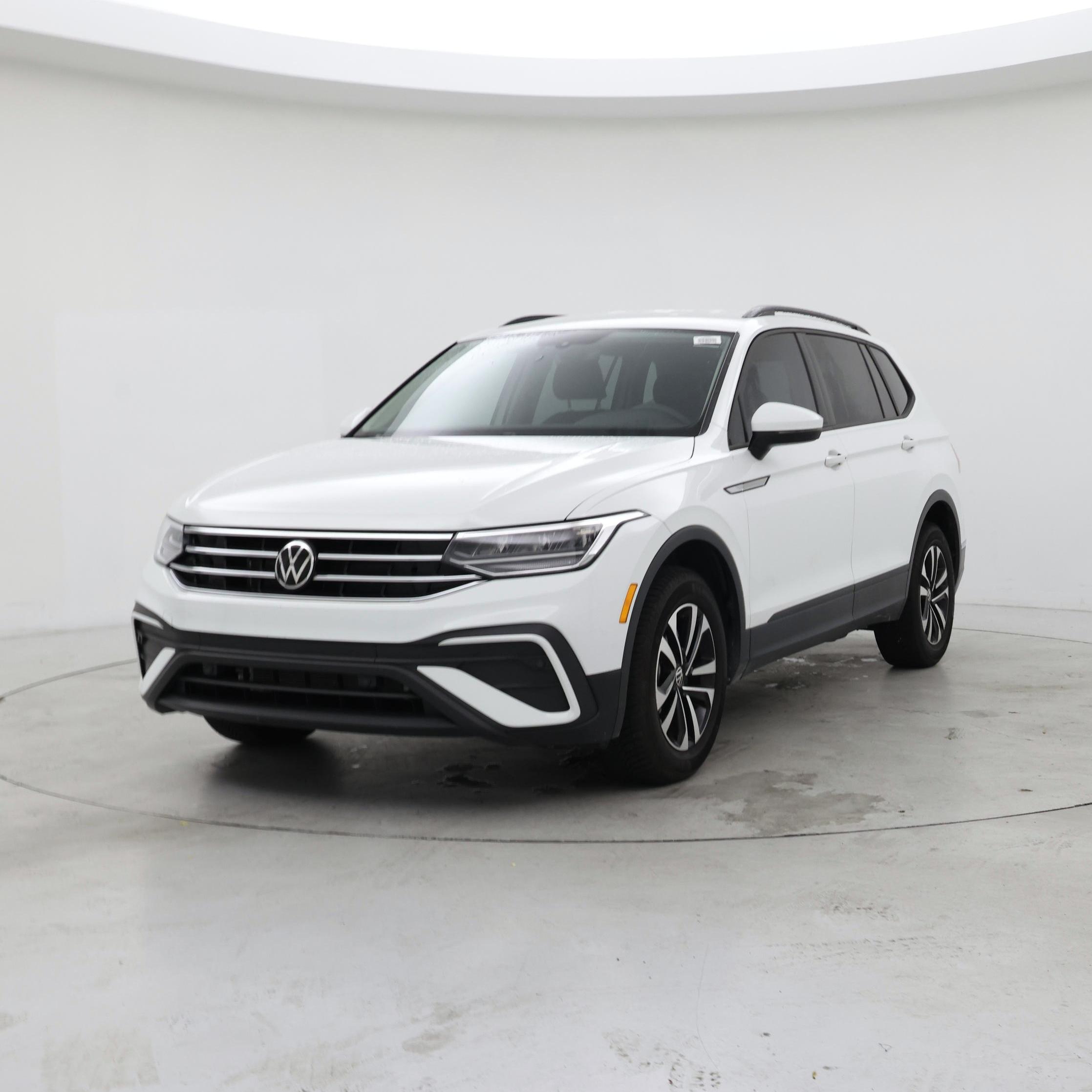 Thumbnail: 2023 Volkswagen Tiguan - 4