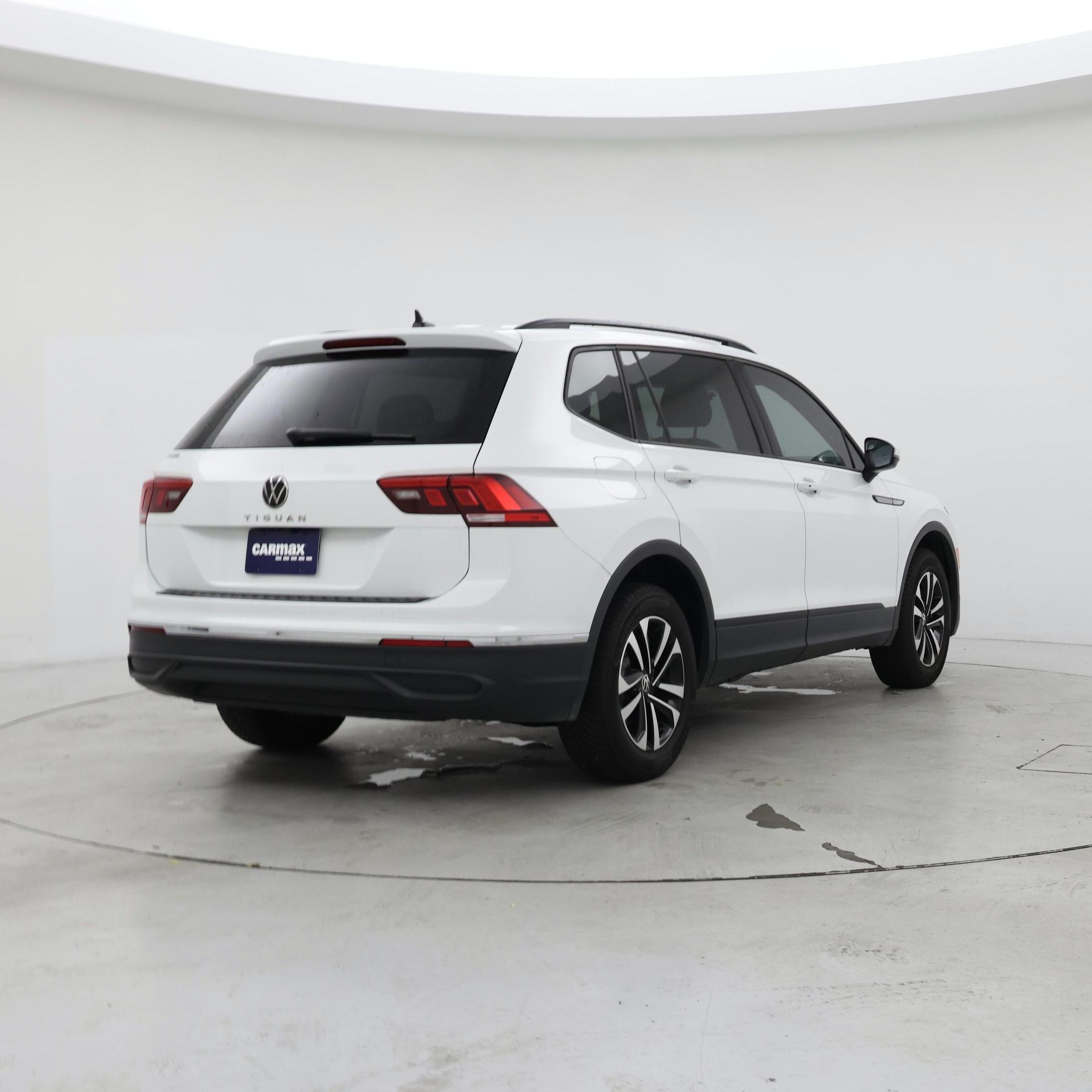 Thumbnail: 2023 Volkswagen Tiguan - 8