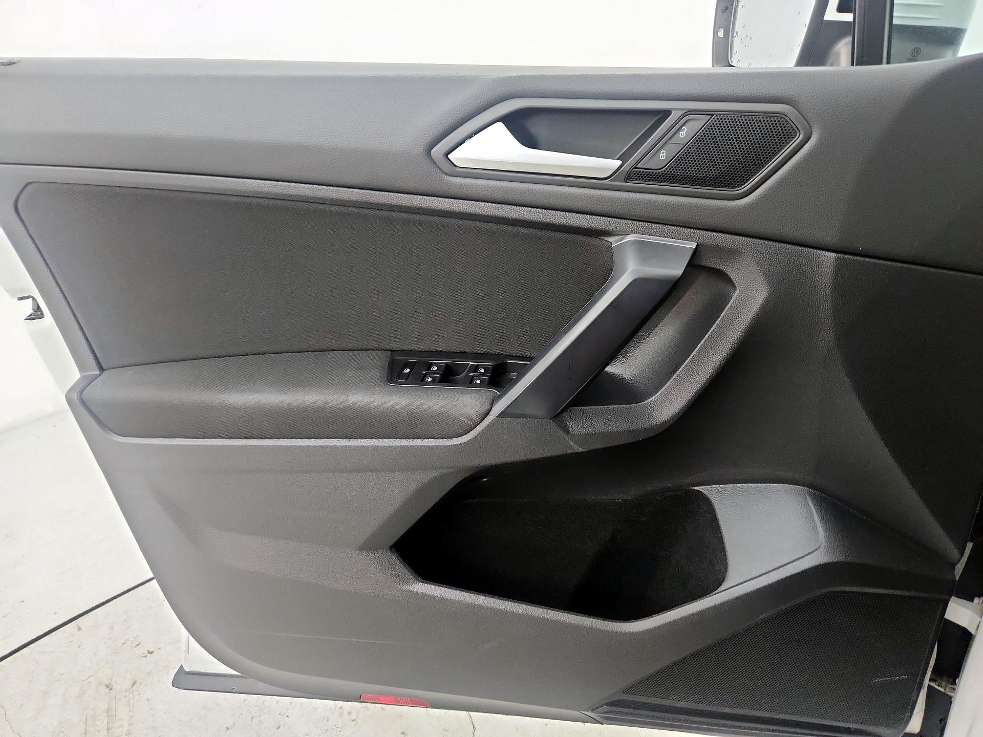 Thumbnail: 2021 Volkswagen Tiguan - 12