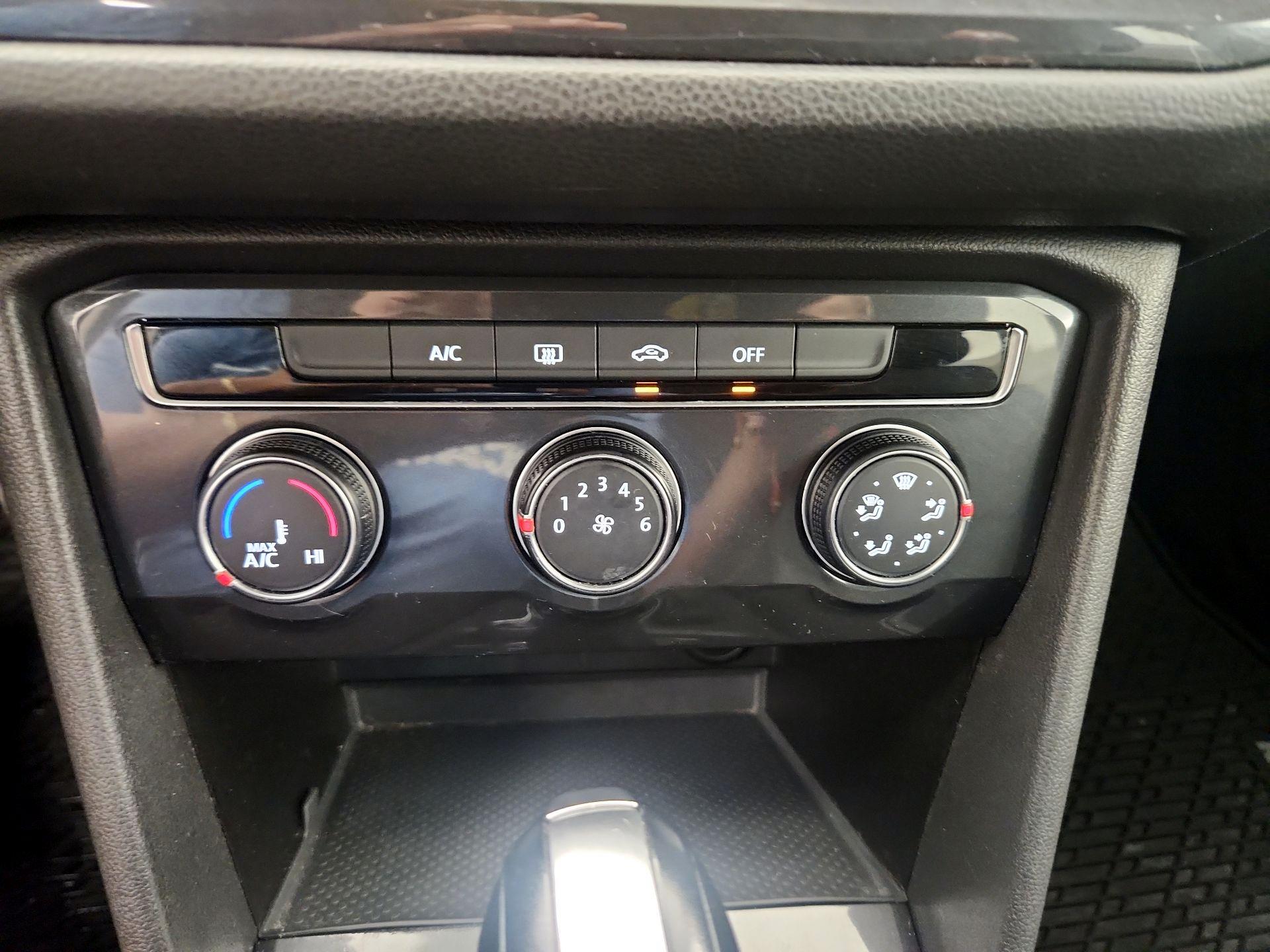 Thumbnail: 2021 Volkswagen Tiguan - 16