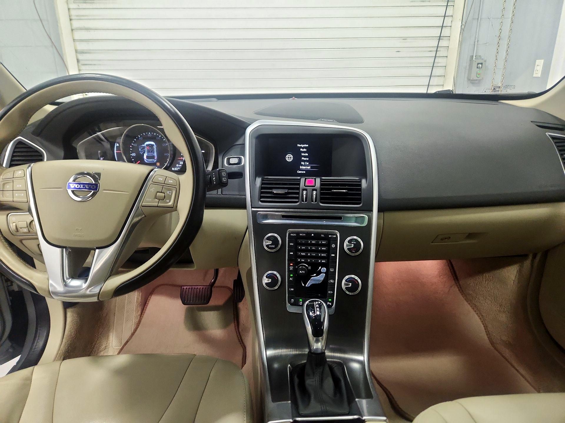 Thumbnail: 2016 Volvo XC60 - 9