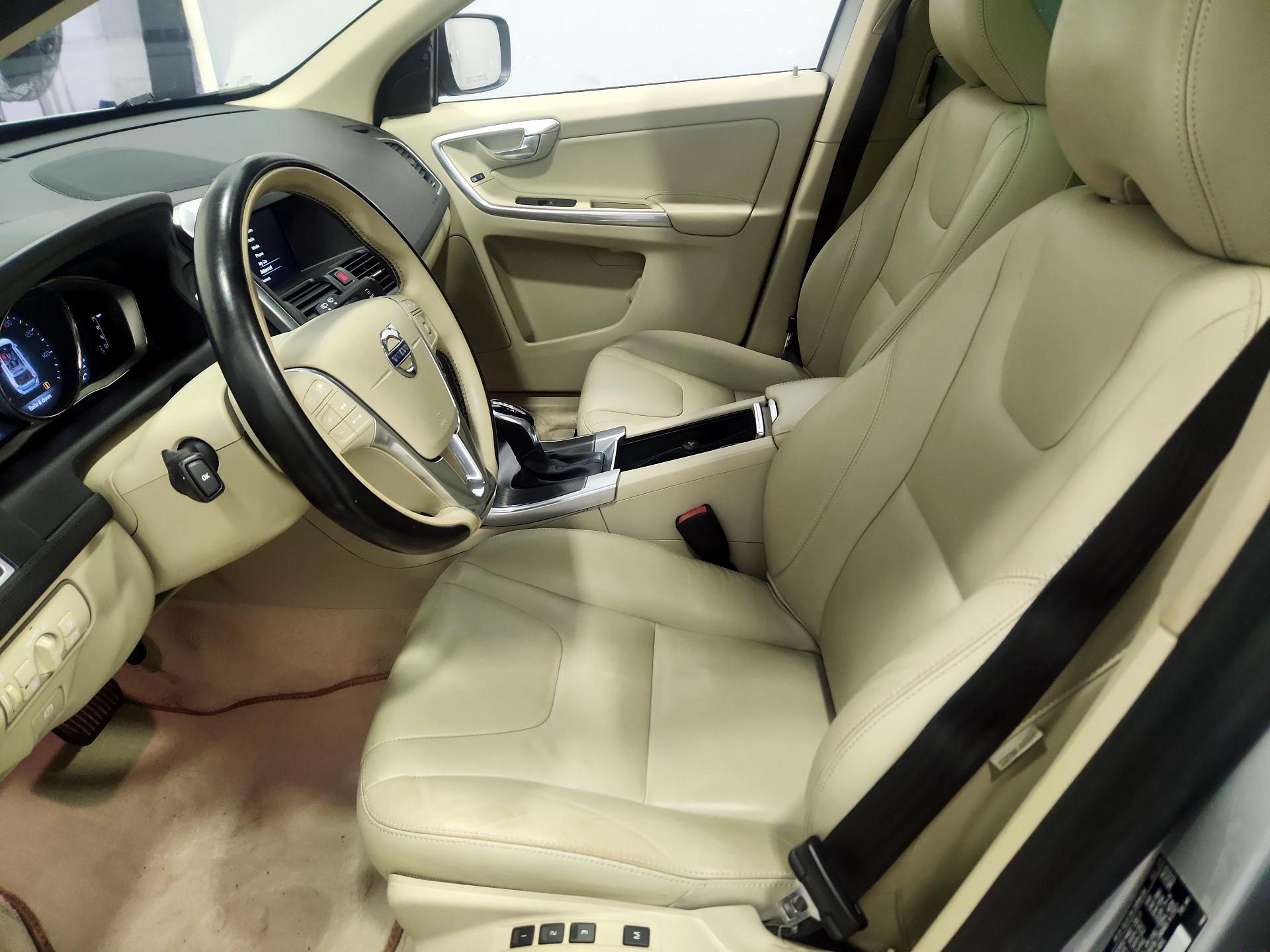 Thumbnail: 2016 Volvo XC60 - 11