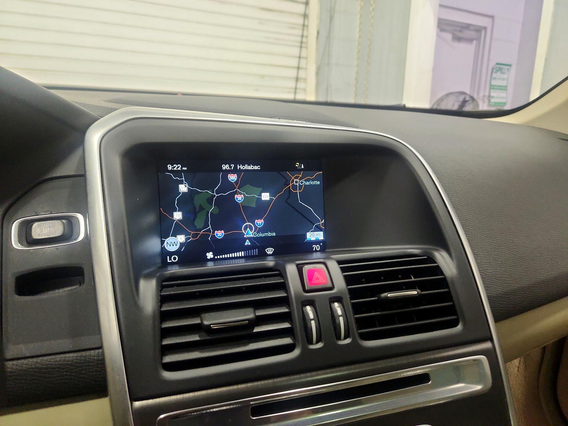 Thumbnail: 2016 Volvo XC60 - 14