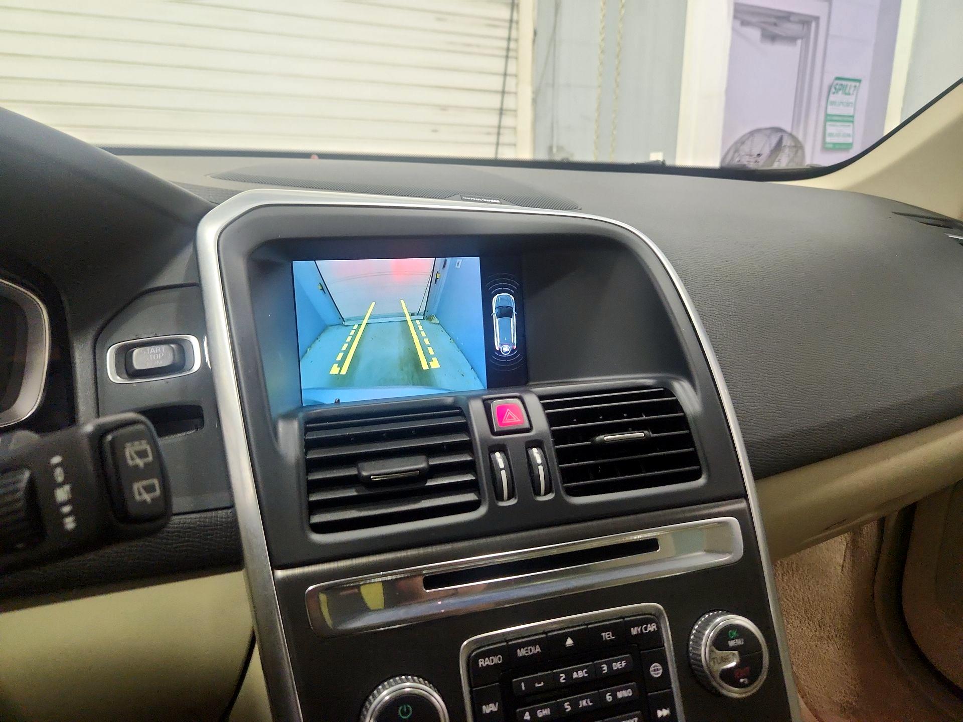 Thumbnail: 2016 Volvo XC60 - 15